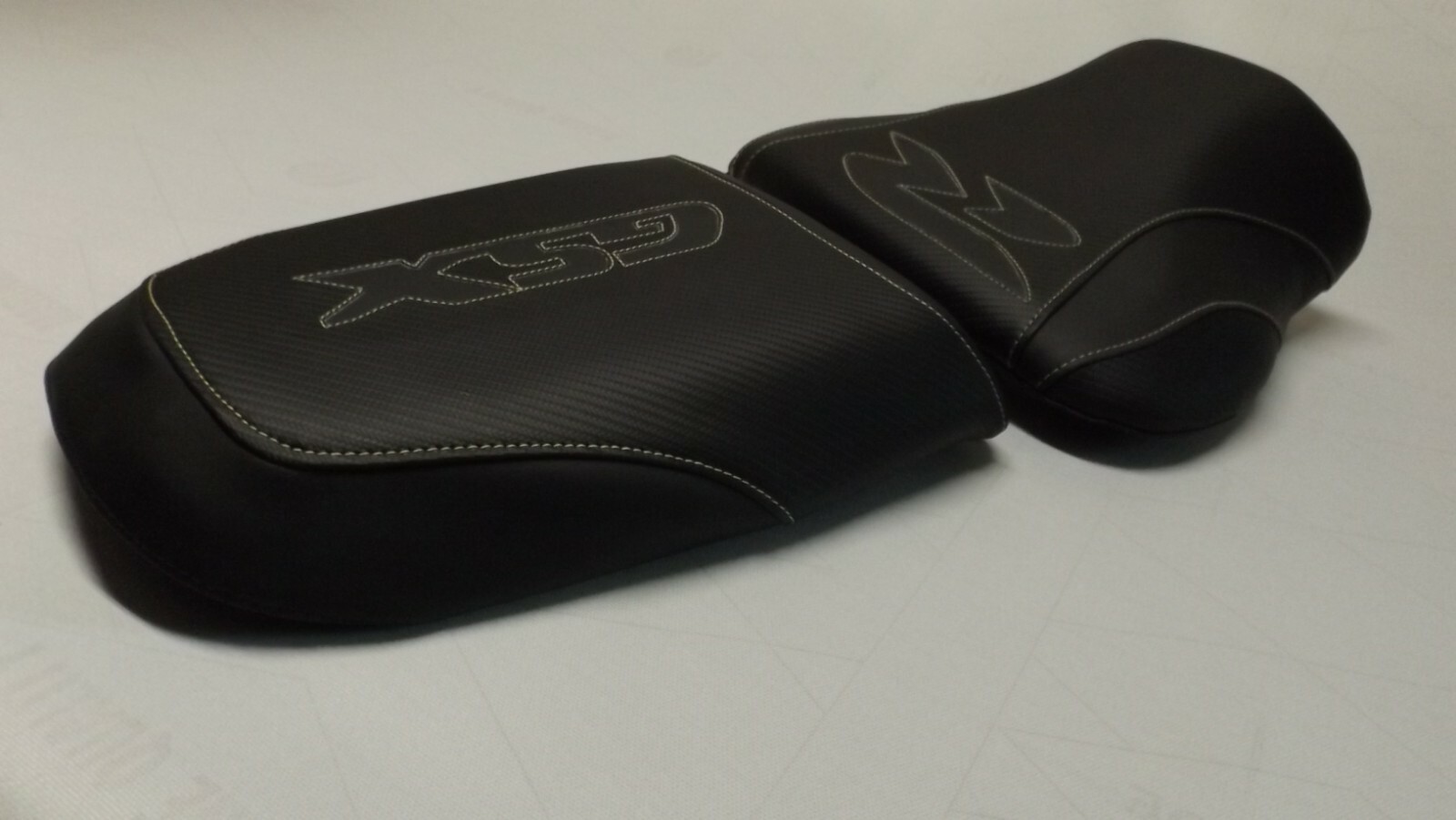 SUZUKI GSX 600R/750R/1000R FRONT & REAR BLACK CF CUSTOM FIT SEAT COVERS 00/03