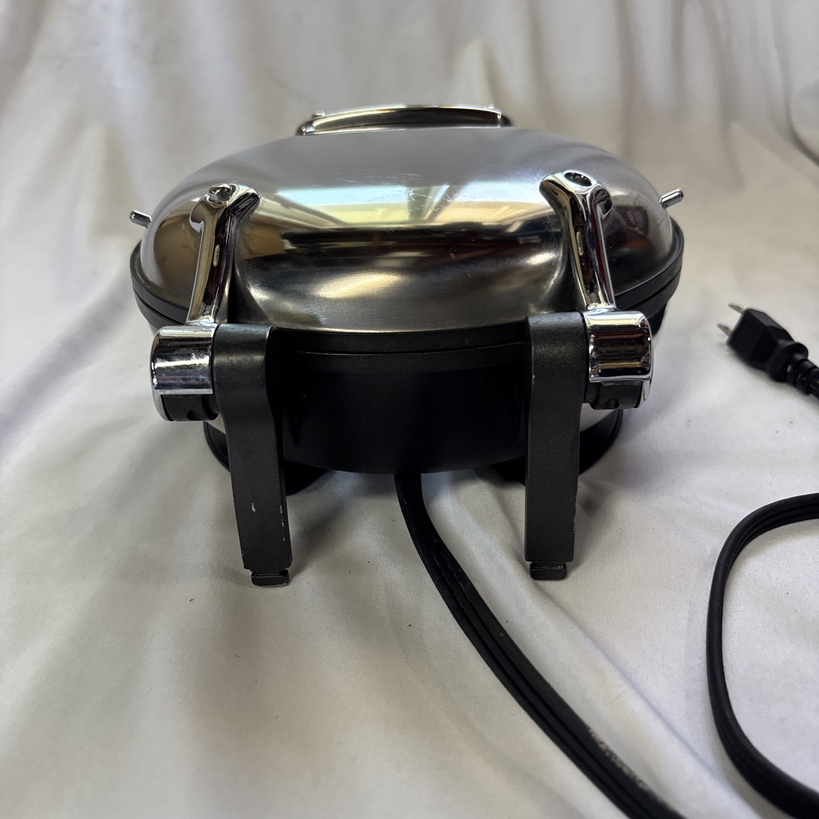 All-Clad Stainless Steel Classic Round Waffle Maker Type 6071