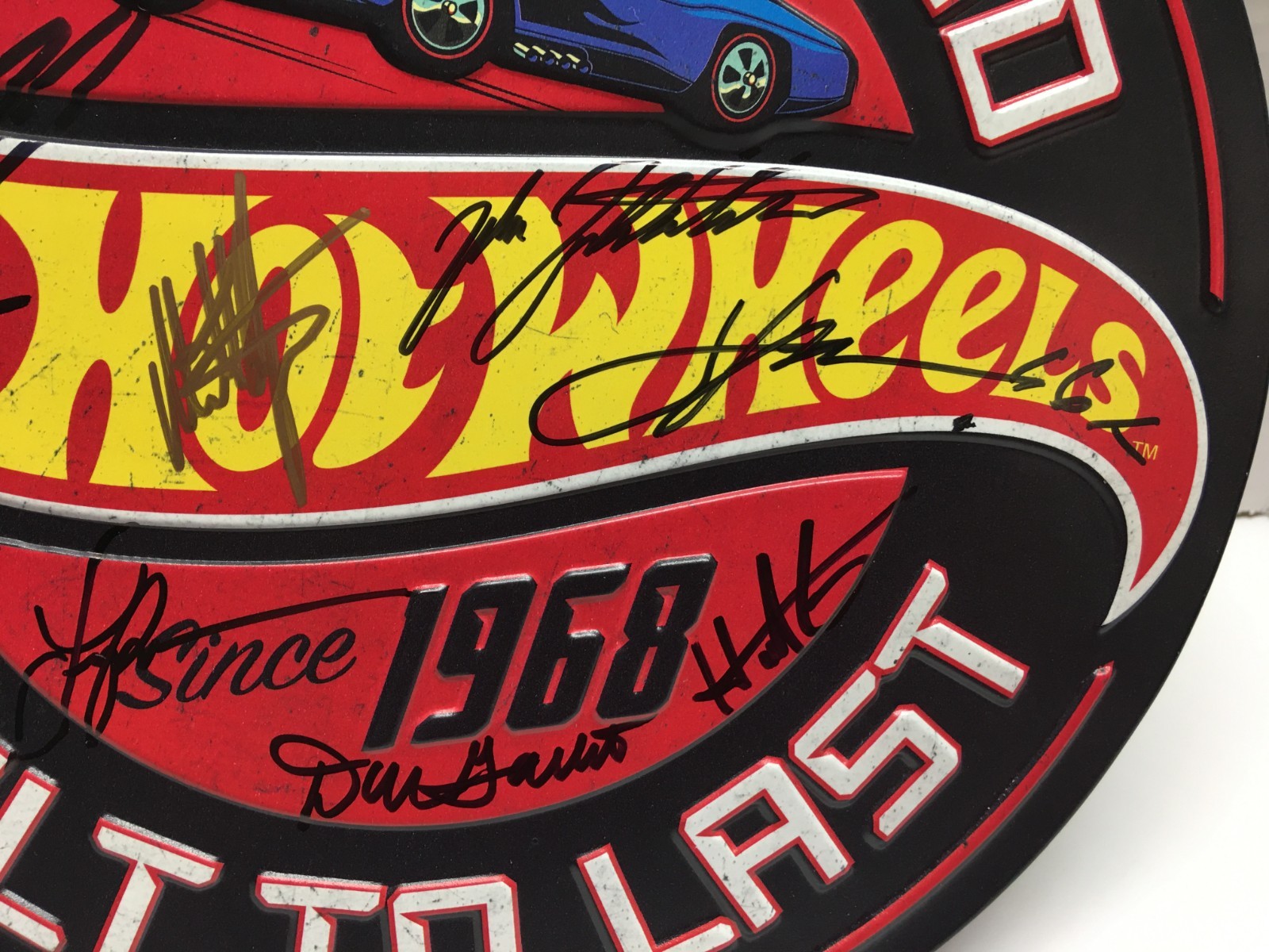 DON GARLITS & JOHN FORCE & 6 NHRA DRIVERS AUTOGRAPHED HOT WHEELS METAL SIGN