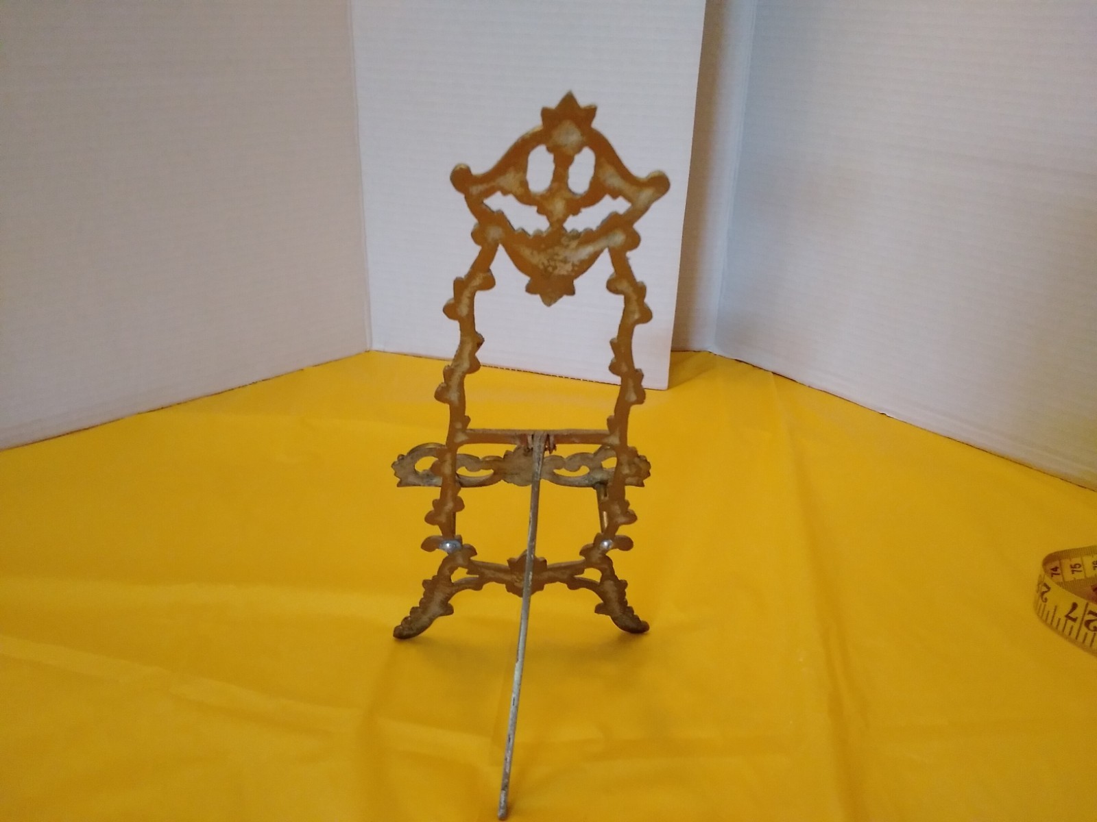Vintage Metal Victorian Style Art Nouveau Table Display Stand Easel Brass 11”