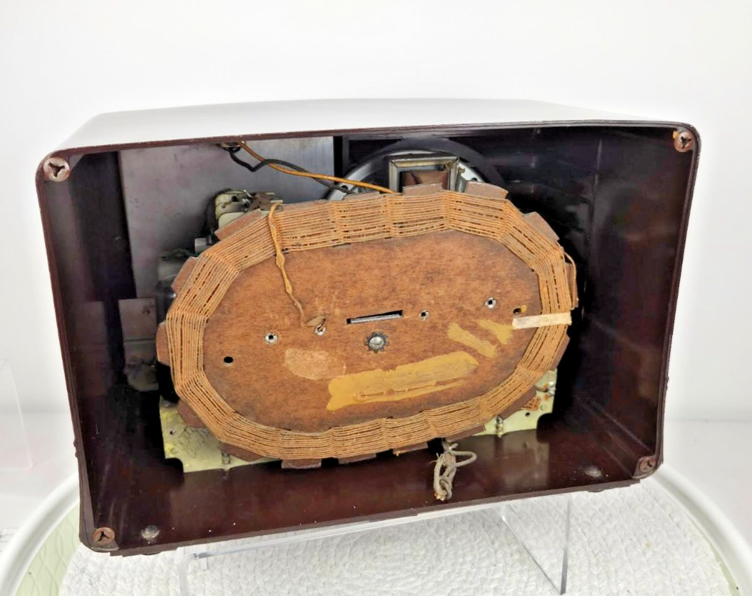 Vintage Emerson Model 330 Bakelite Tube Radio 1939 Art Deco AM Untested