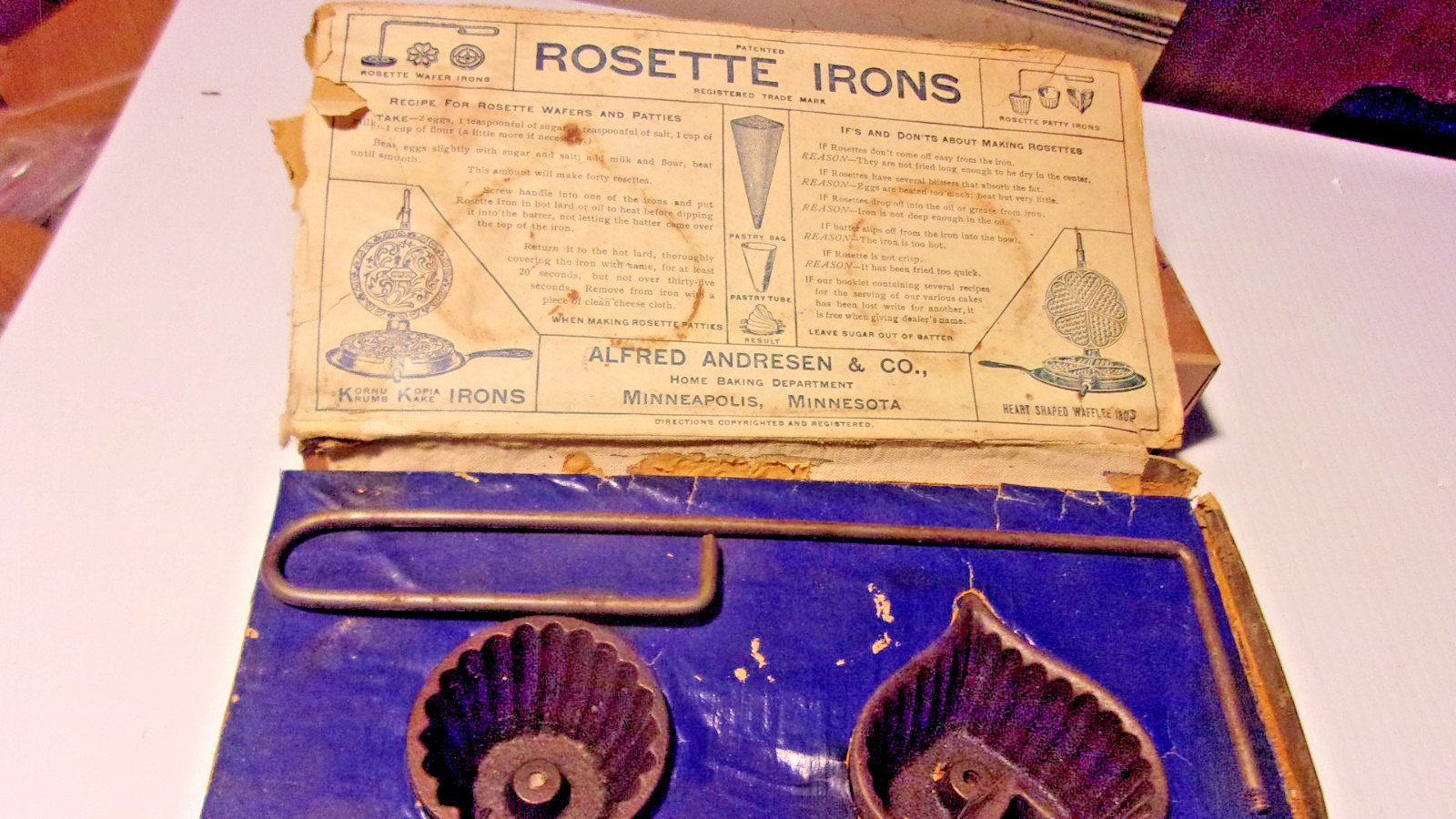 VINTAGE GRISWOLD & ROSETTA #2 PATTY IRONS WITH HANDLES - ESTATE FIND