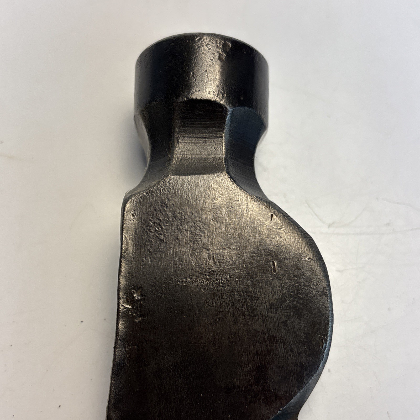 Vintage PLUMB 26 oz Carpenter’s Hatchet Head Nail Puller Notched Blade USA