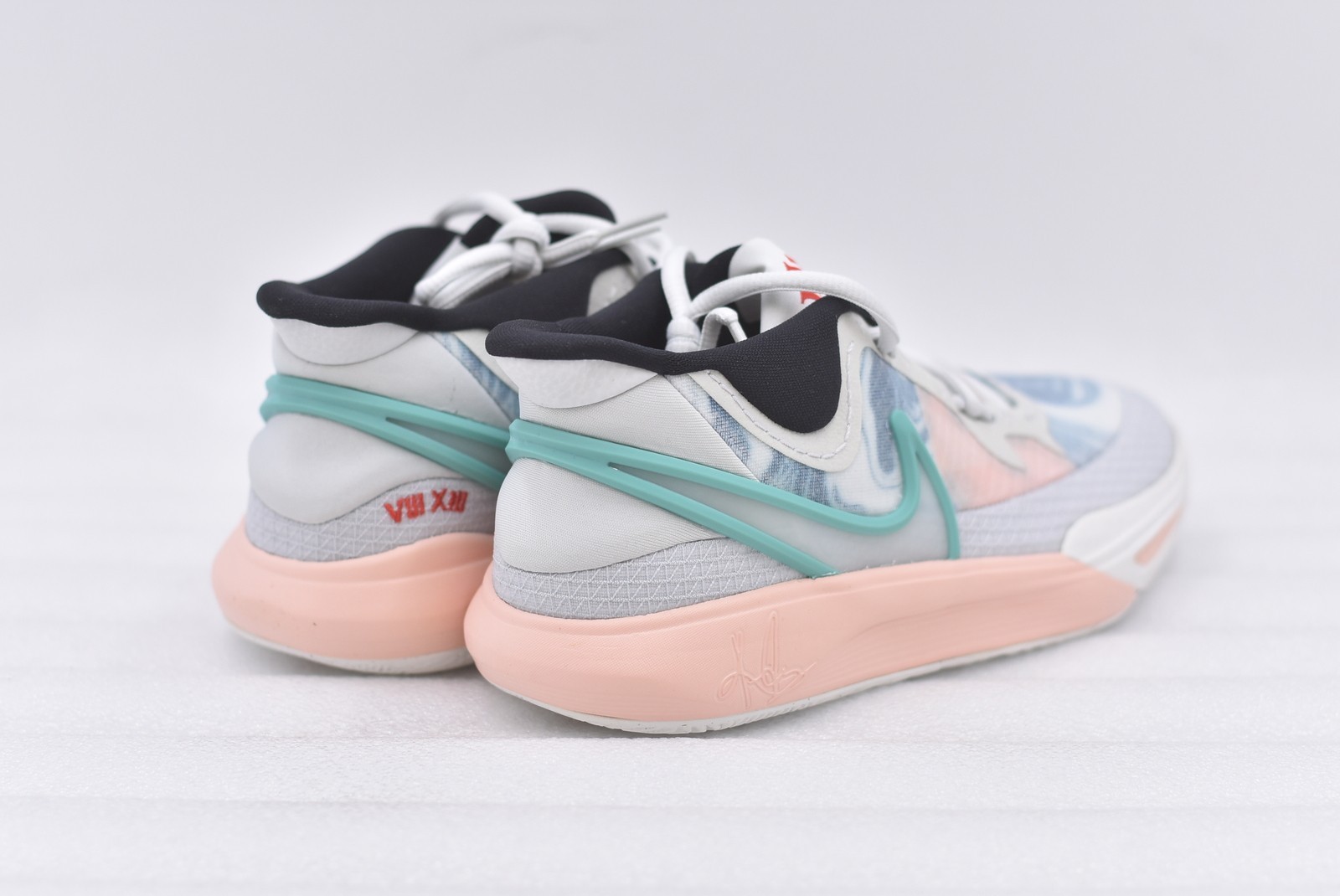 Boy's Nike Kyrie 8 GO Sneakers in Photon Dust Size 6.5Y DQ8076-002