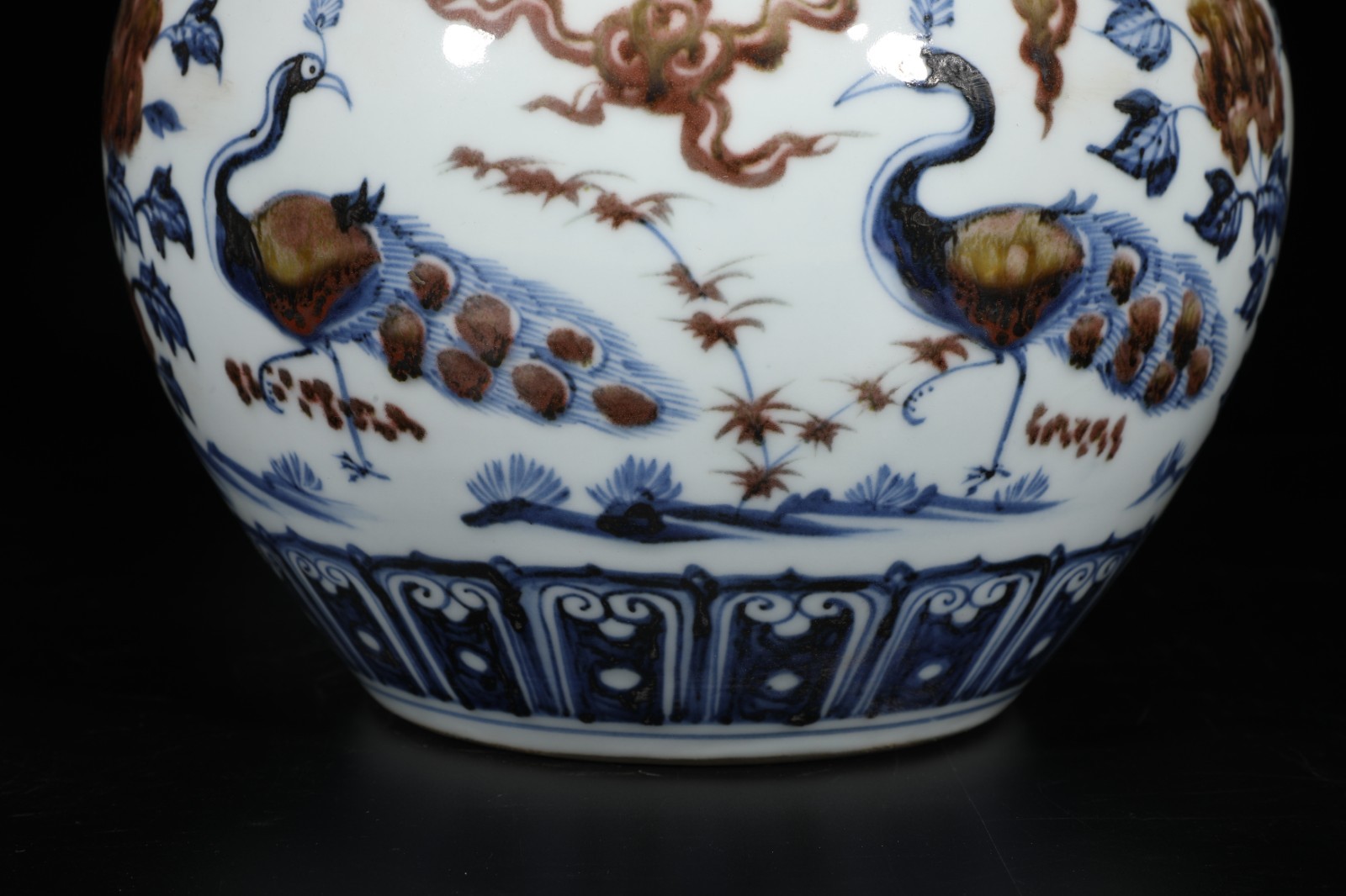 An Iron Red Blue & White Porcelain Jar with lid. 'xuanDe' mark