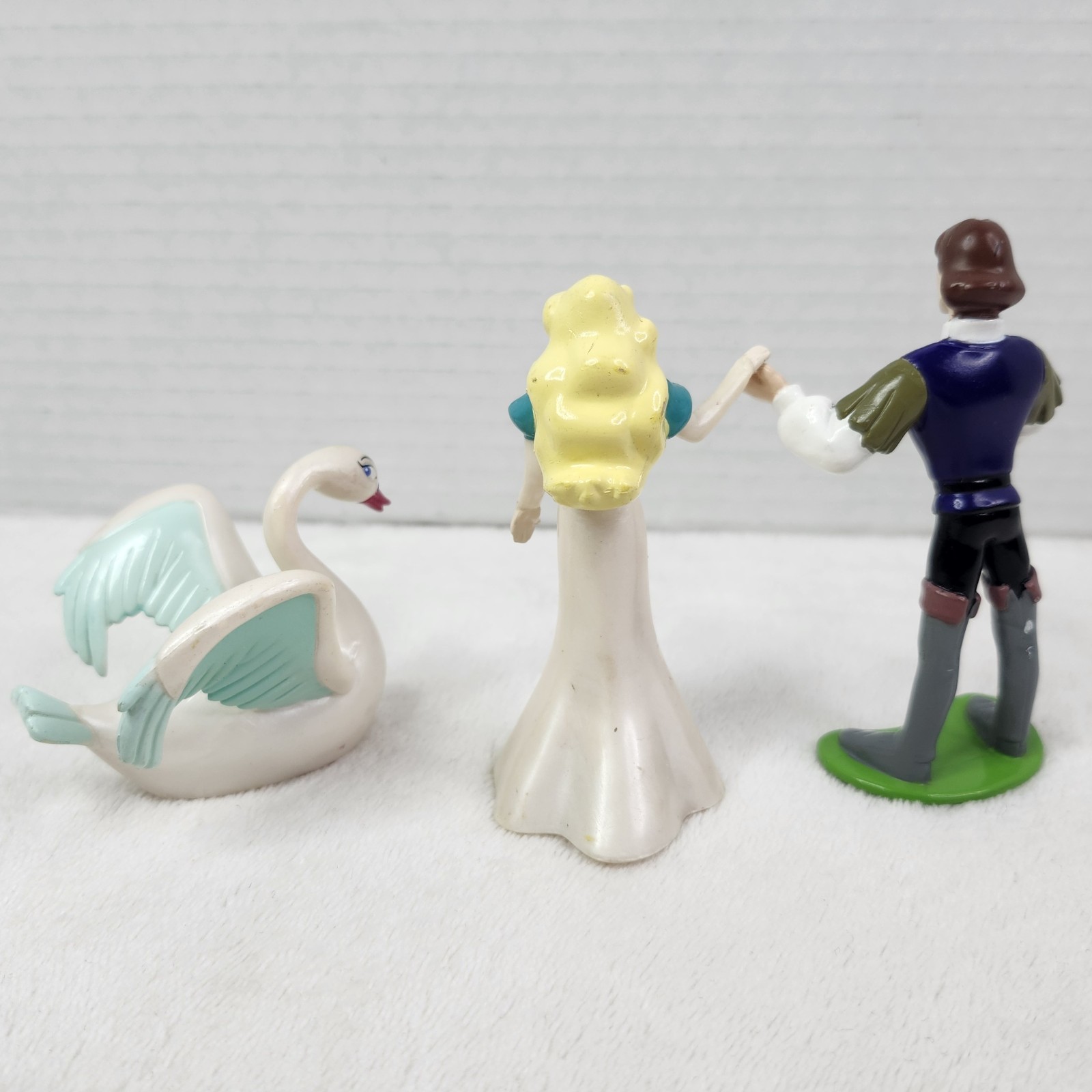 The Swan Princess Figures PVC Toy Figures Tyco 1994 Princess Odette Prince Derek