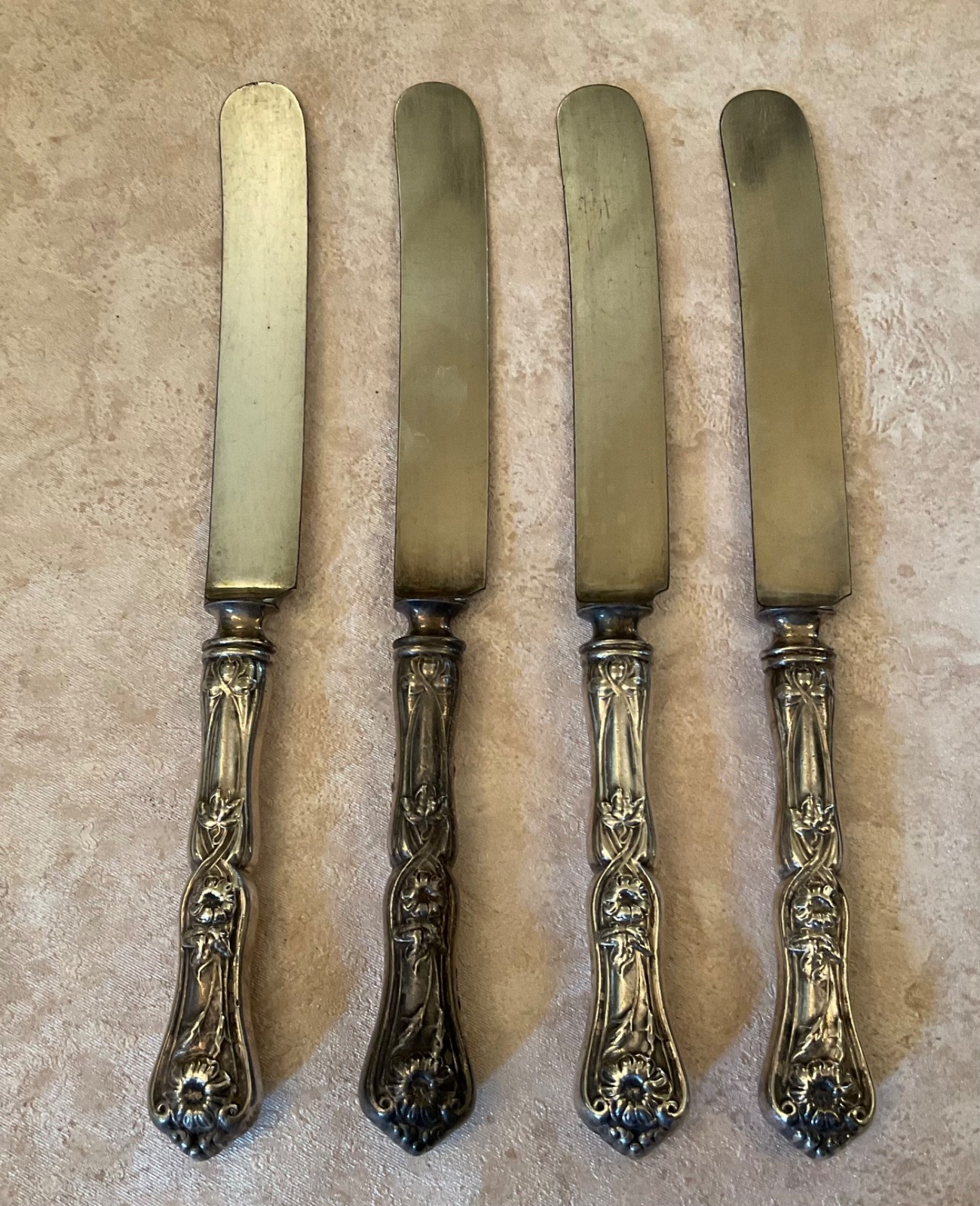4 Pc 1906 GRENOBLE / GLORIA Silverplated 7" DINNER KNIVES  Wm A Rogers/Oneida