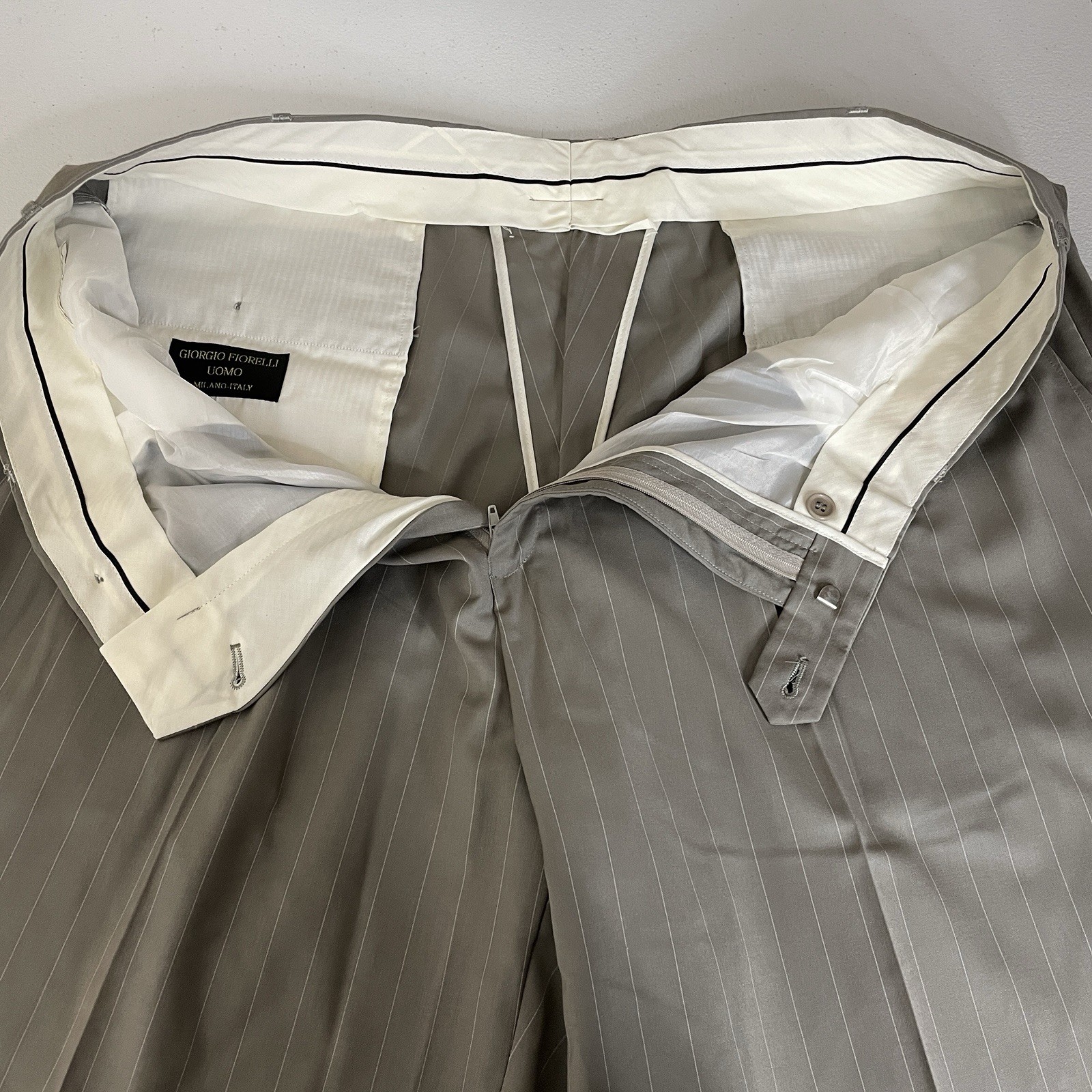 Giorgio Fiorelli Uomo 2 Piece Suit Mens 50L 42x29 Beige Striped Polyester Peak