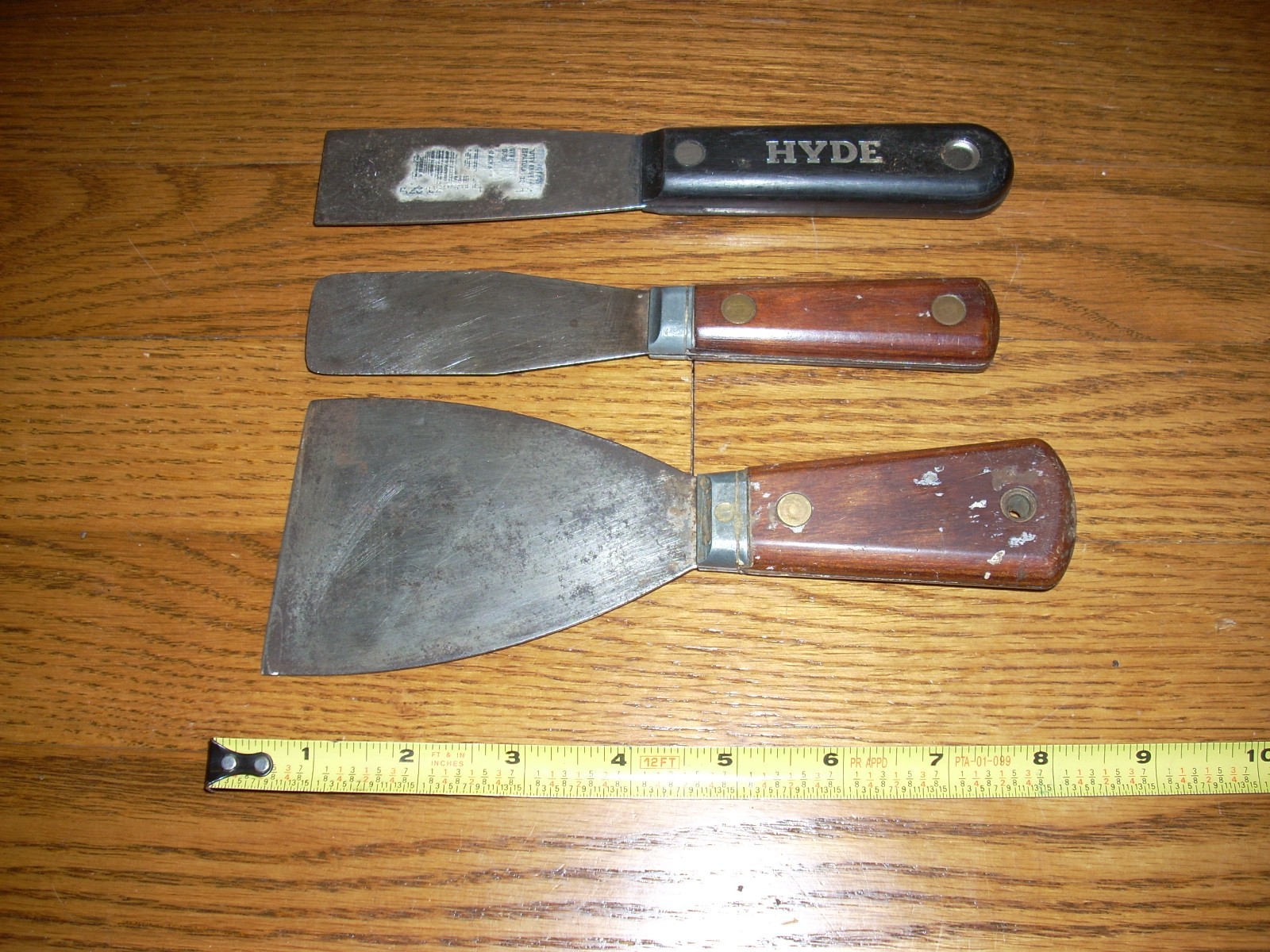 Vintage Lot of 2 Red Devil Putty Knife / Paint Scrapers 3” and 1 1/4” Plus HYDE