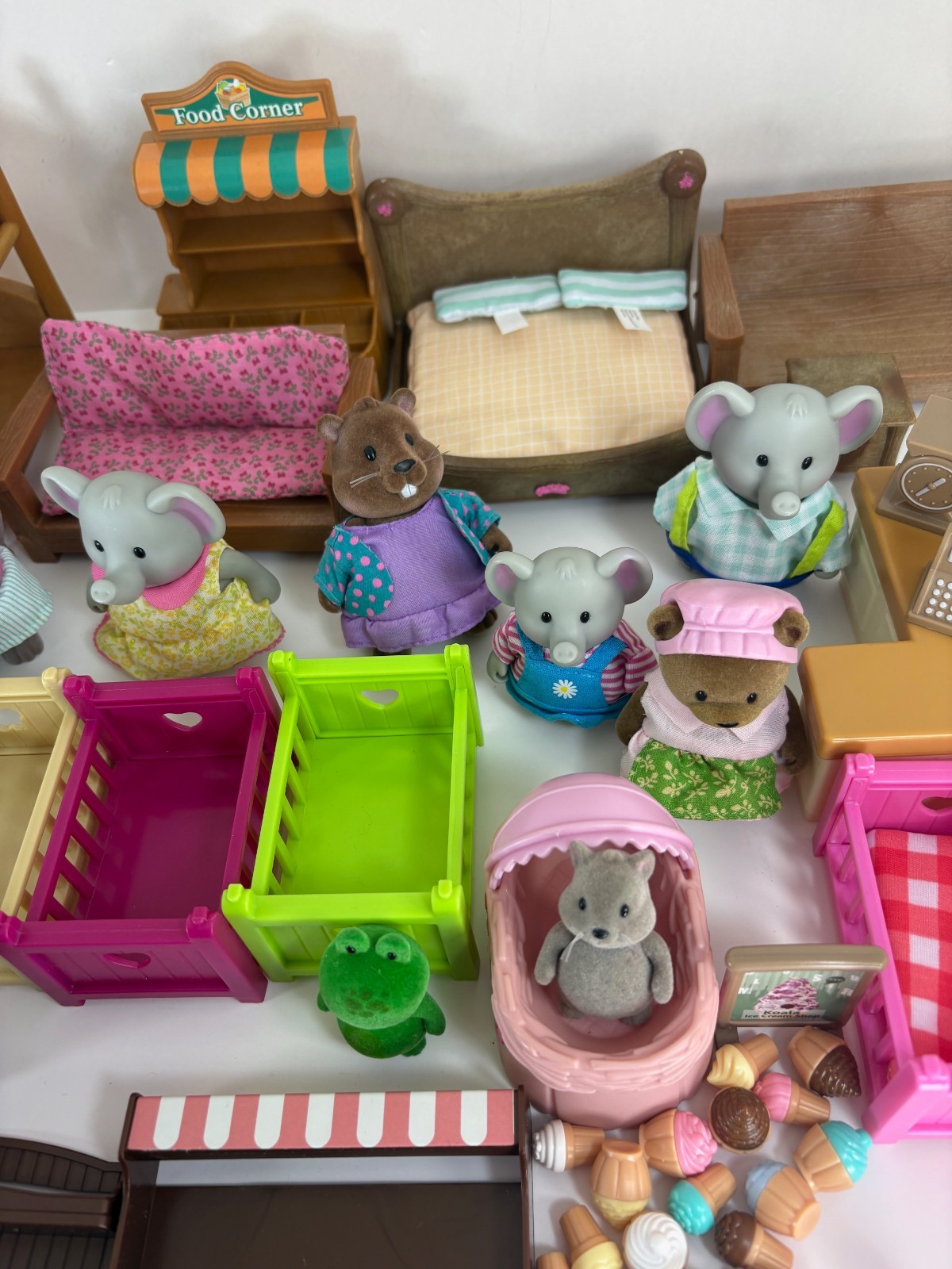 Lot Of Battat Lil Woodzeez Animals & Furniture
