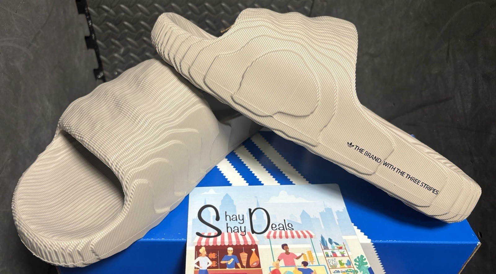 ADIDAS Adilette 22 Slides MENs Size 10 NEW W Box/Tag Light Brown FREESHIP HQ4670