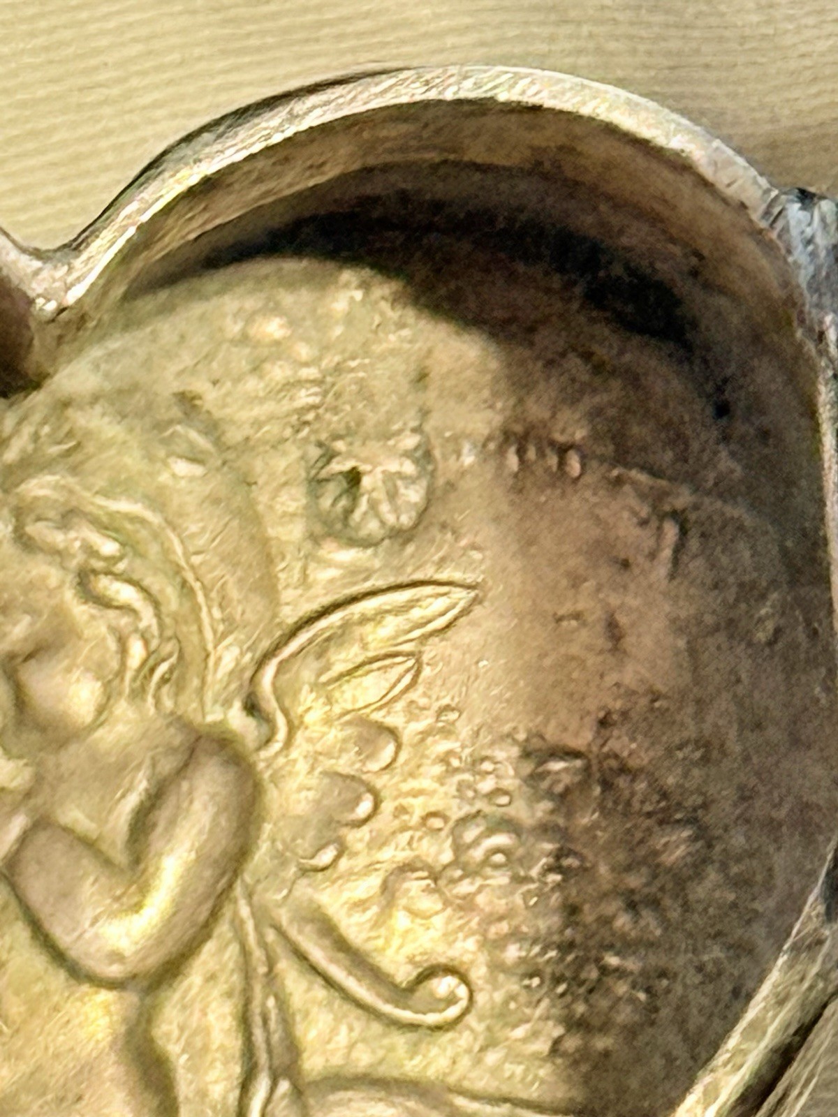 Antique Old Couple Cherub Dog Repousse Hanau .800 Silver Heart Pill Box German