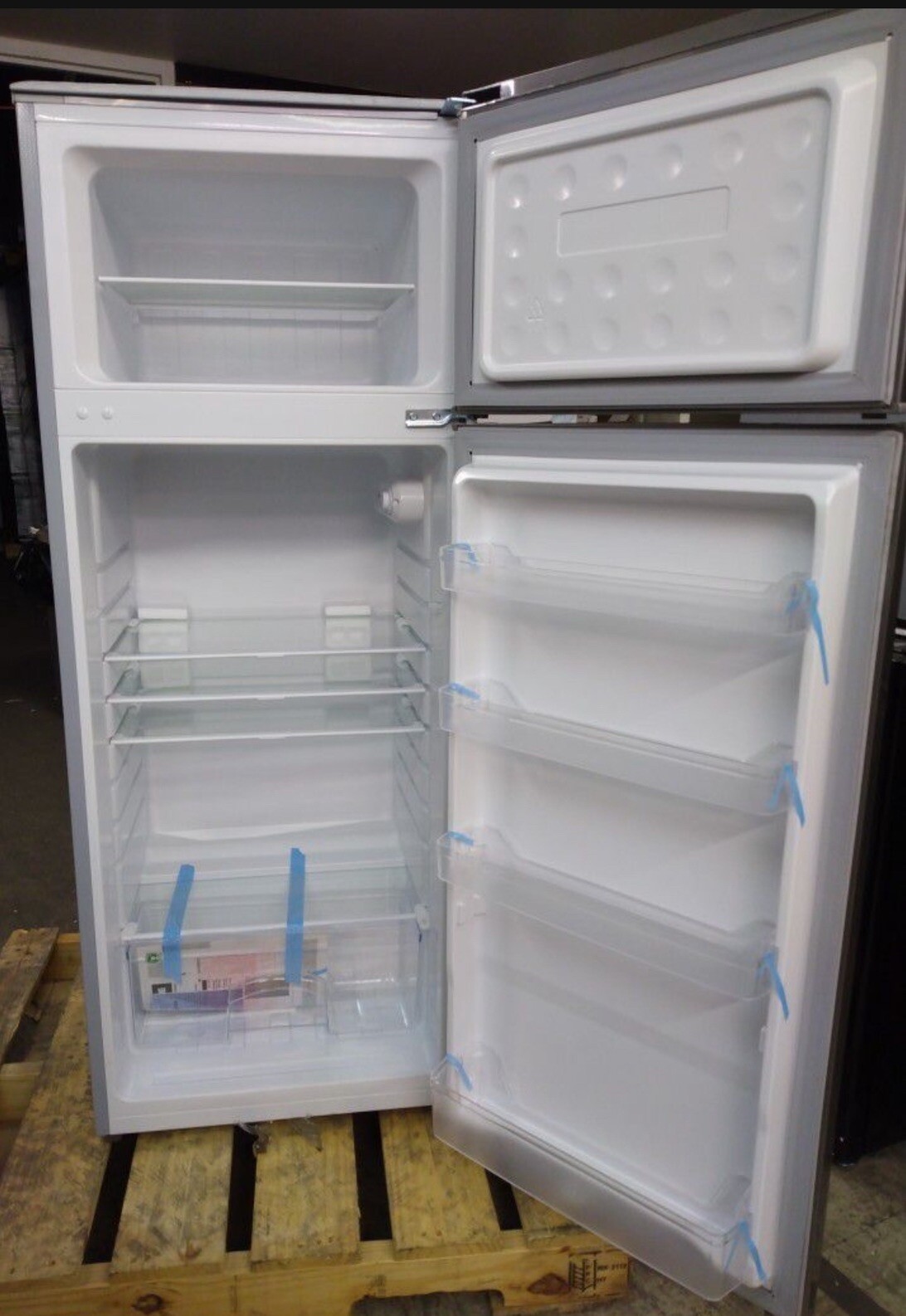 IMPECCA 7.4 Cu. Refrigerator, Top Mount Freezer 21.6"W, small Apartment, Office