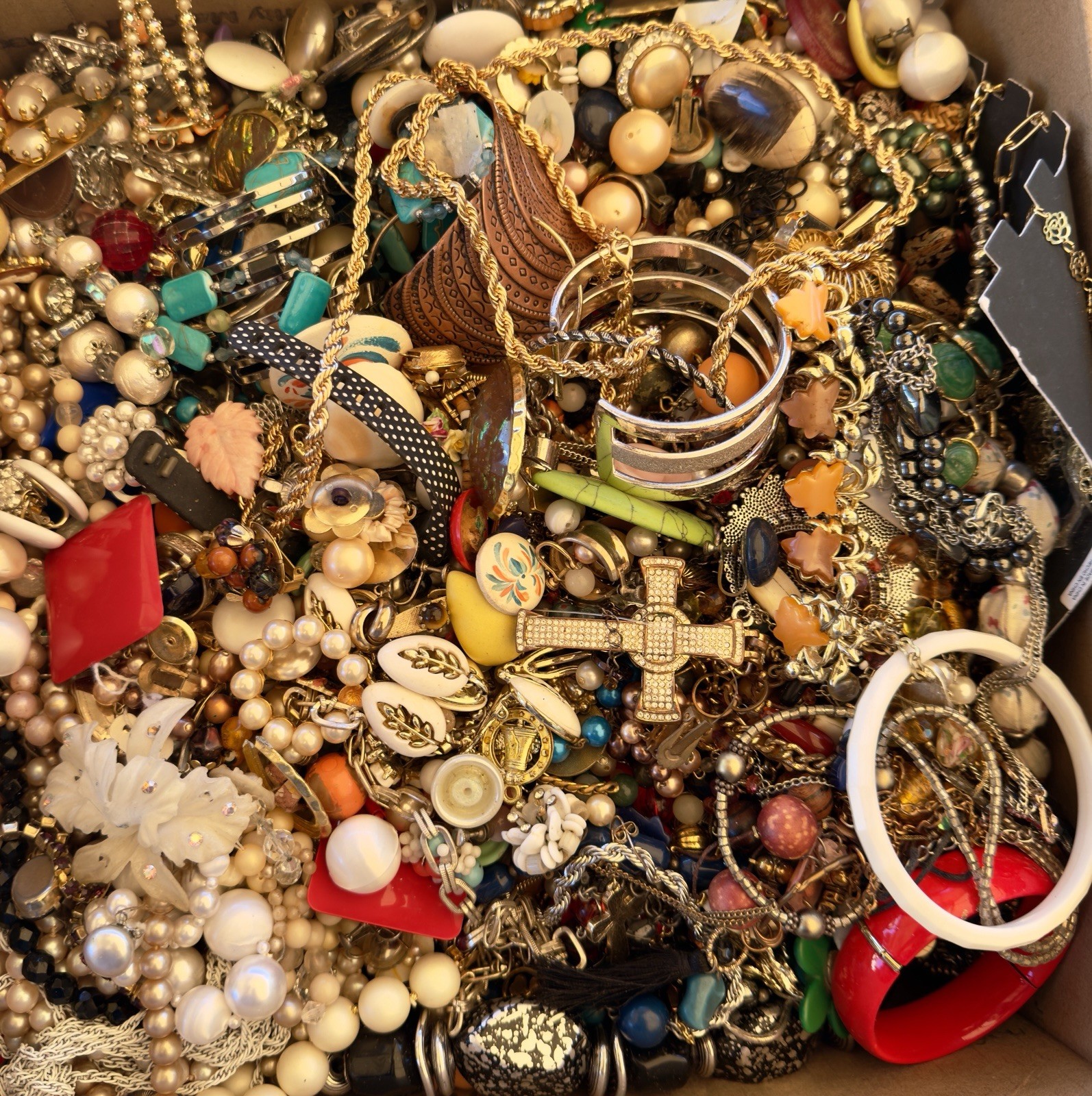 MIXED JEWELRY LOT CRAFT REPAIR, RESELL, REPURPOSE, VINTAGE TO NOW! 20 POUNDS