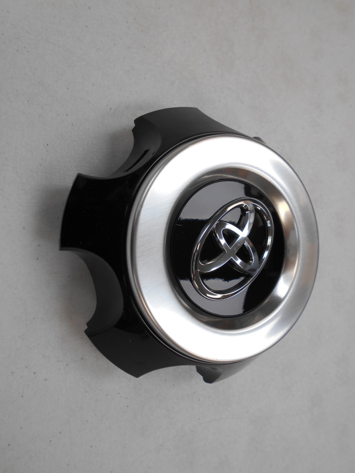 2016-2024 Toyota 4Runner center cap Brand NEW black OEM