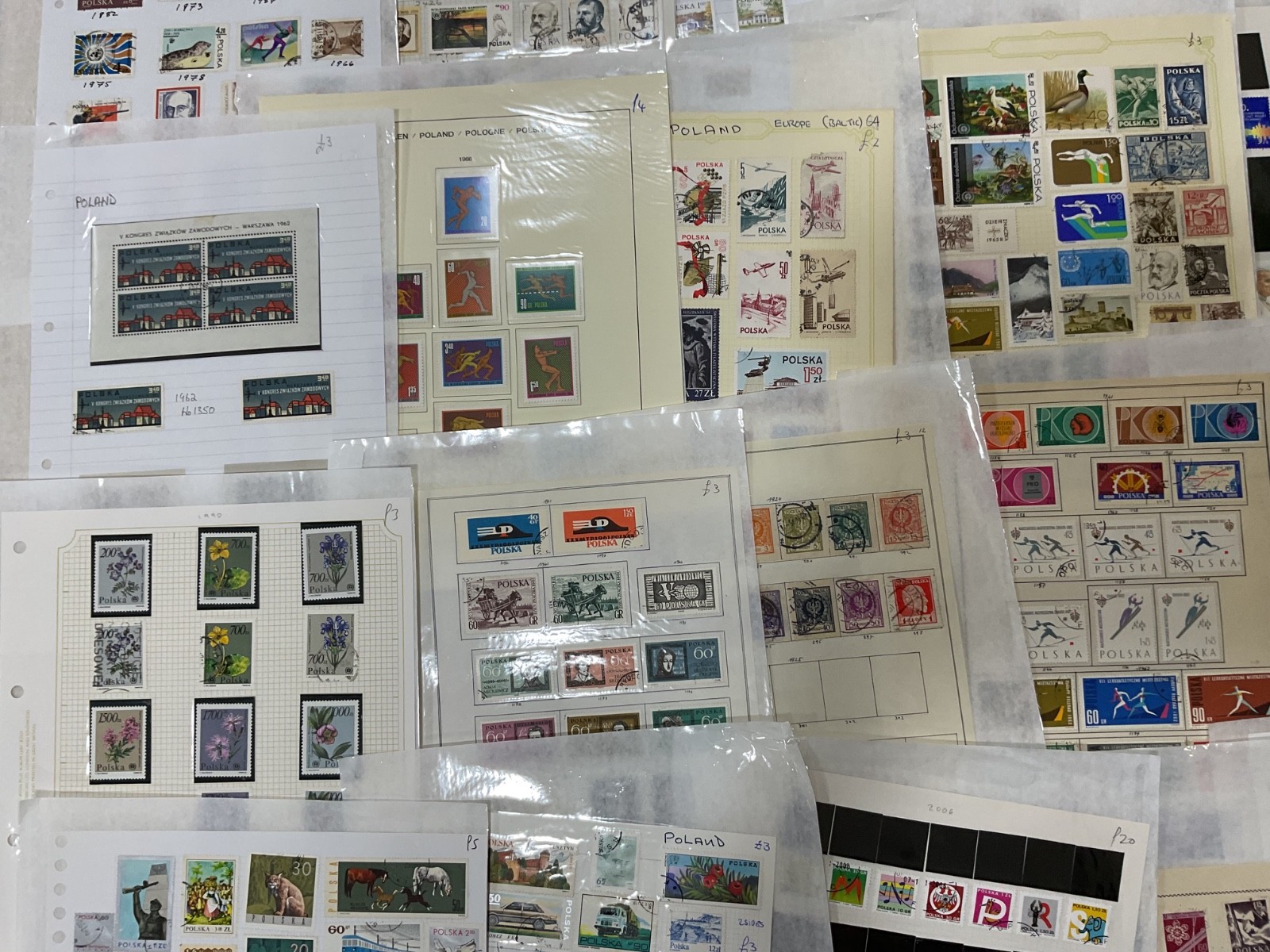 Poland stamps. Ex dealer leaves. Mint/Used. Vintage to modern. 1.8kg G101