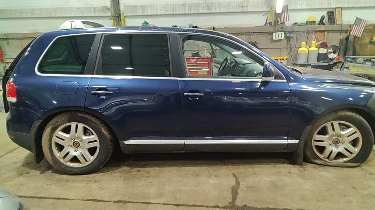 (LOCAL PICKUP ONLY) Roof Glass Fits 04-10 TOUAREG 7017933