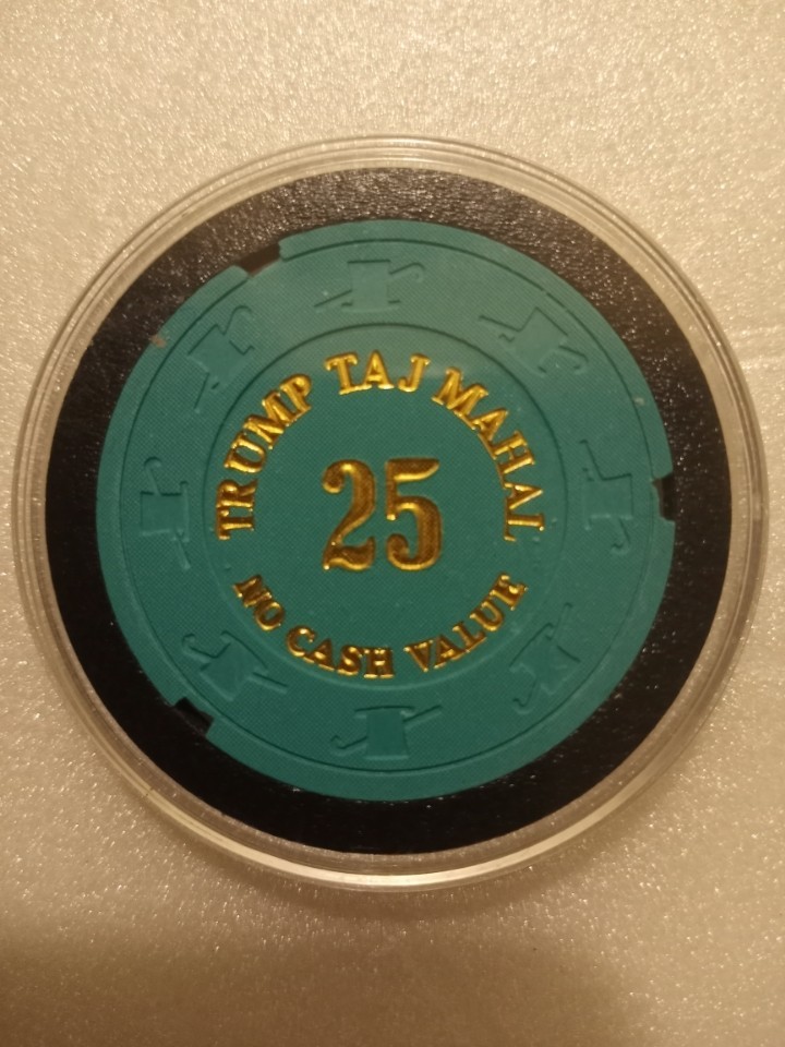 TRUMP TAJ MAHAL SET OF 5 NCV CHIPS