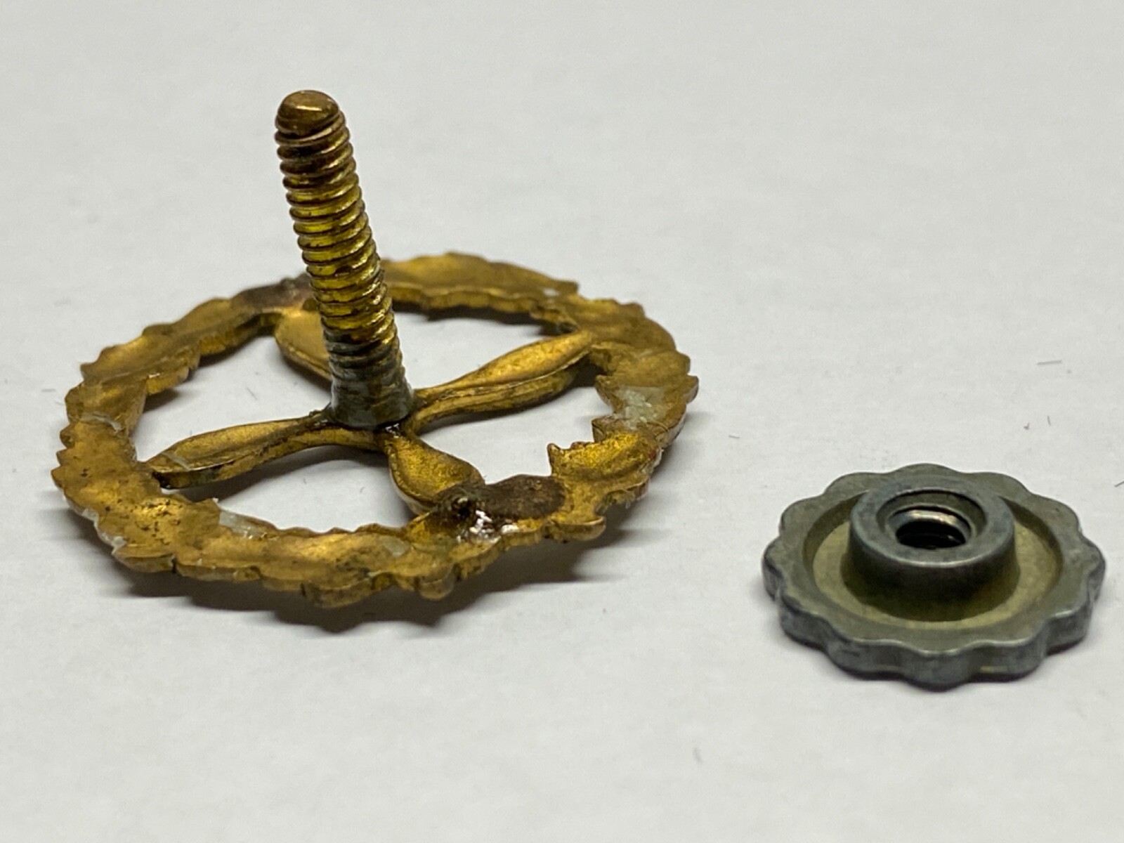 WWI, FRANCE, AIR SERVICE INSIGNIA, SCREW BACK, ONE INCH IN DIAMETER