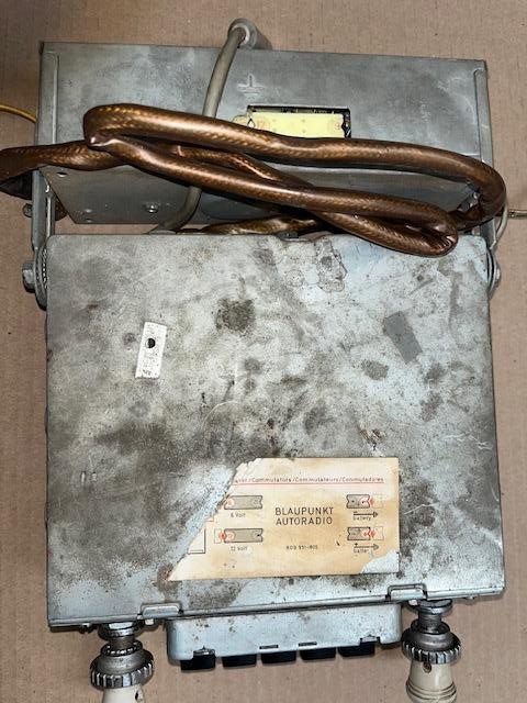 Vintage Blaupunkt Frankfurt W Series AM / Fm / SW Radio with Ivory Knobs