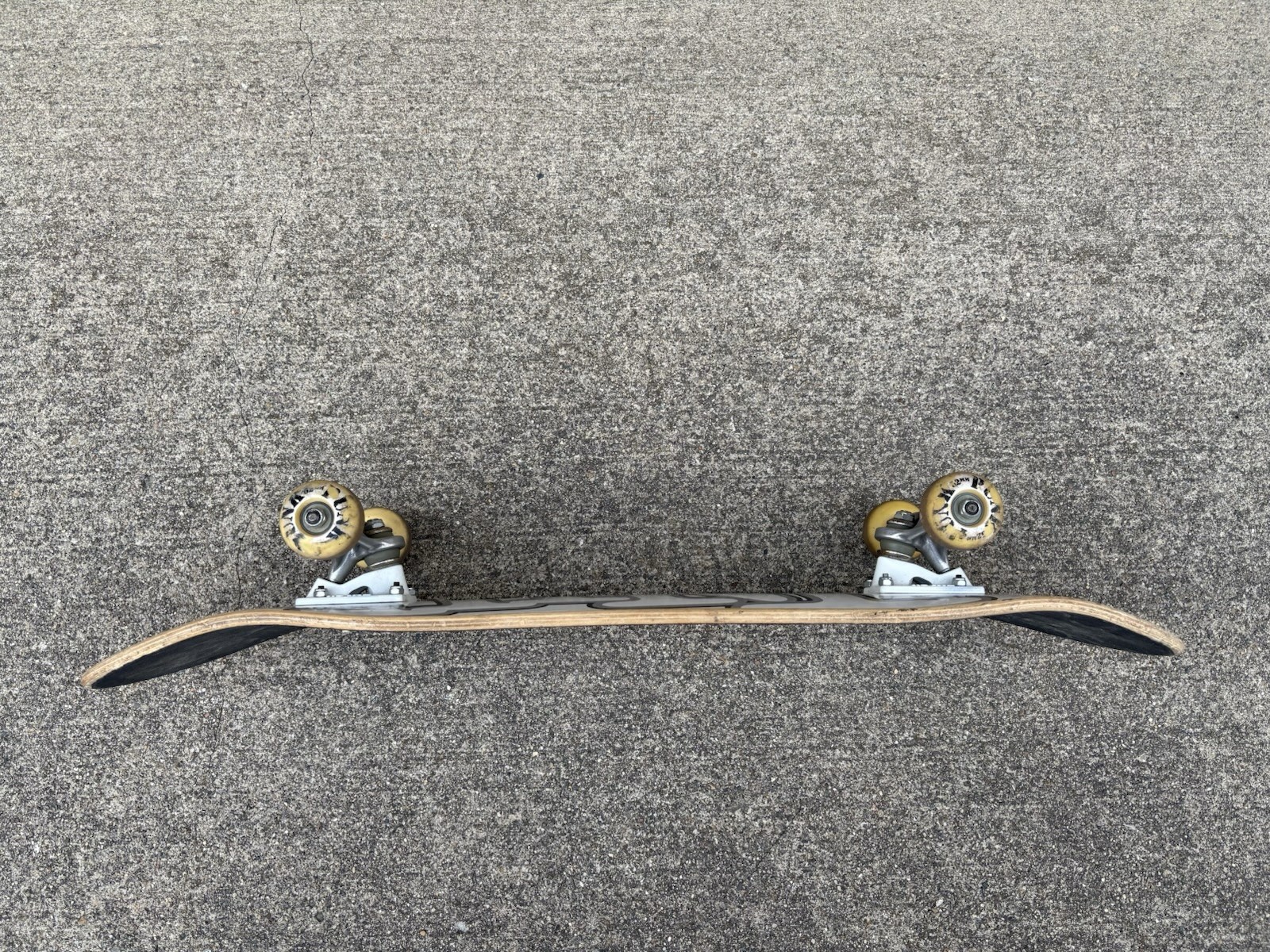 THINK "SPRAY TAG" SKATEBOARD Complete Silver White Royal Trucks