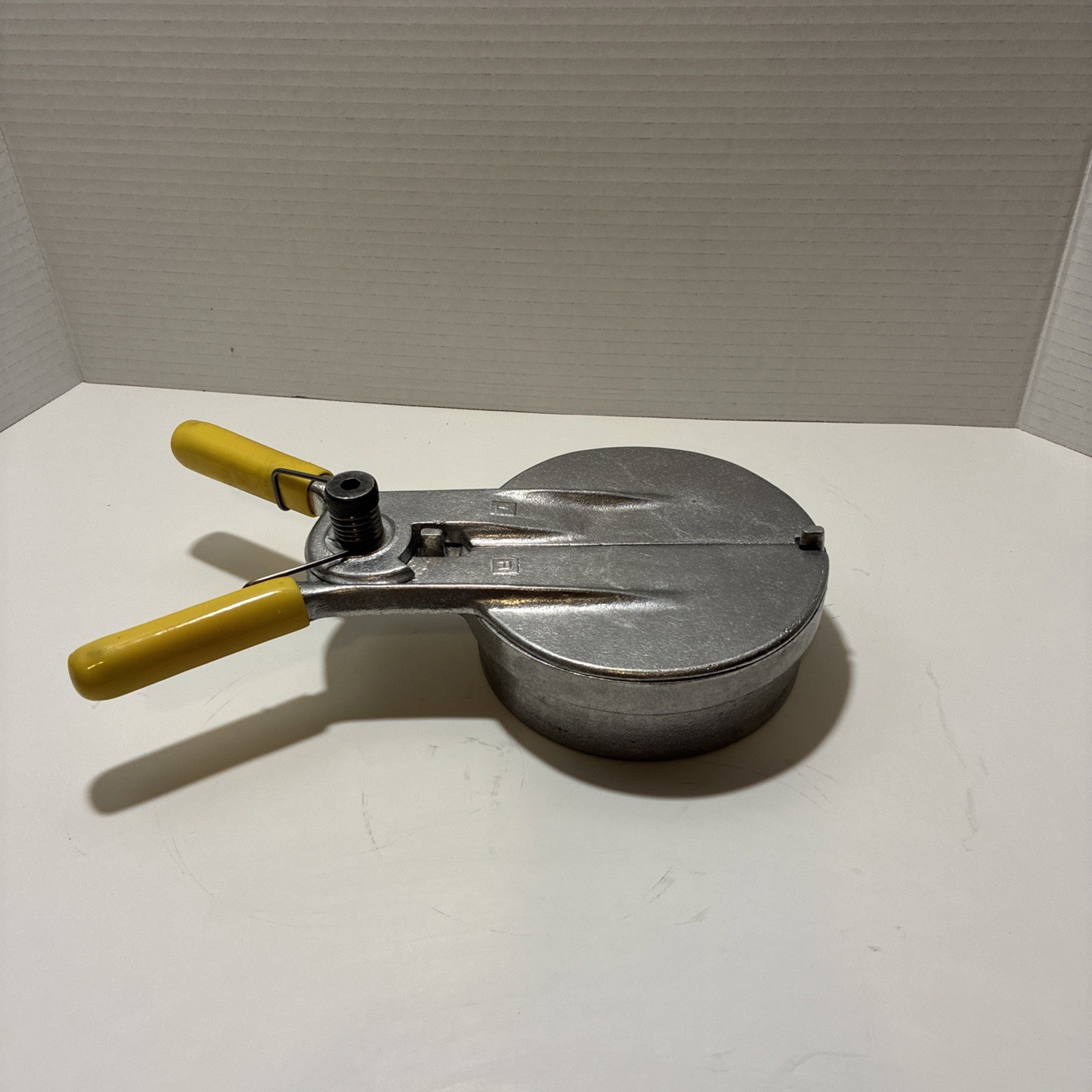 The Slip Seal Co. Long Beach CA Packing Peanut Dispenser Valve USED