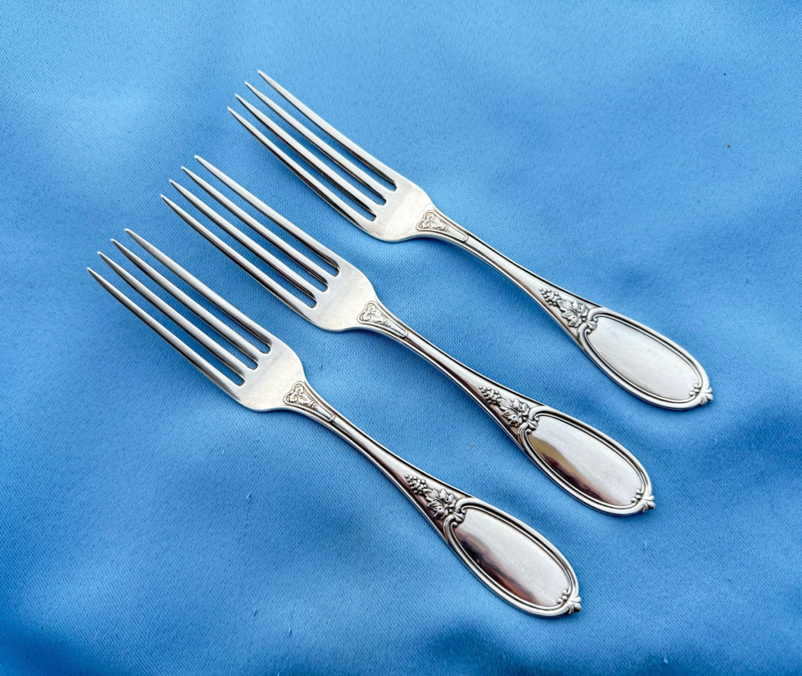 Newell Harding Coin Silver 3 Dinner Forks Olive Patt  7 1/2 Inches Mono 154 Gr