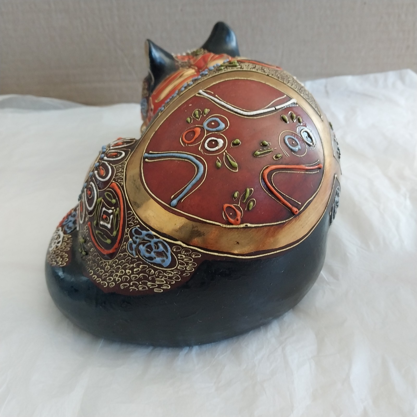 Japanese Kutani Style Moriage Nemurii Neko Sleeping Cat 10" Signed Black Gold