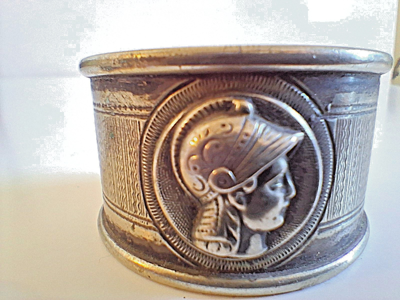 ANTIQUE MEDALLION HELMETED COIN SILVER NAPKIN RING - 26.4 GRAMS - NO MONOGRAM