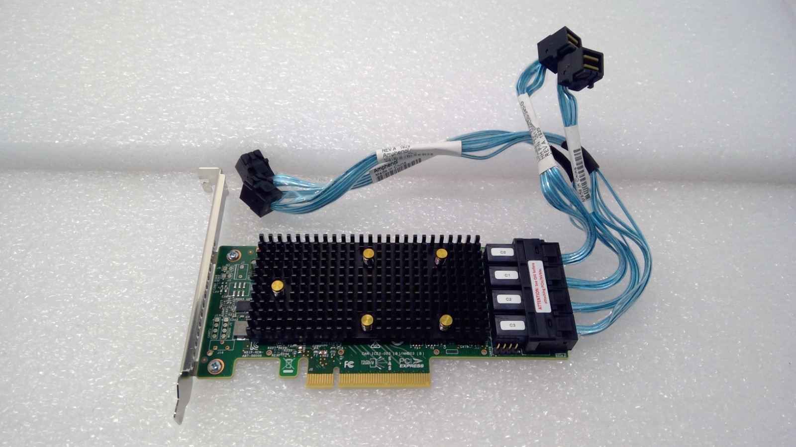 AVAGO LSI 9400-16i 12Gb/s NVMe Tri-Mode HBA PCIe  4x SFF-8643 SAS Cable