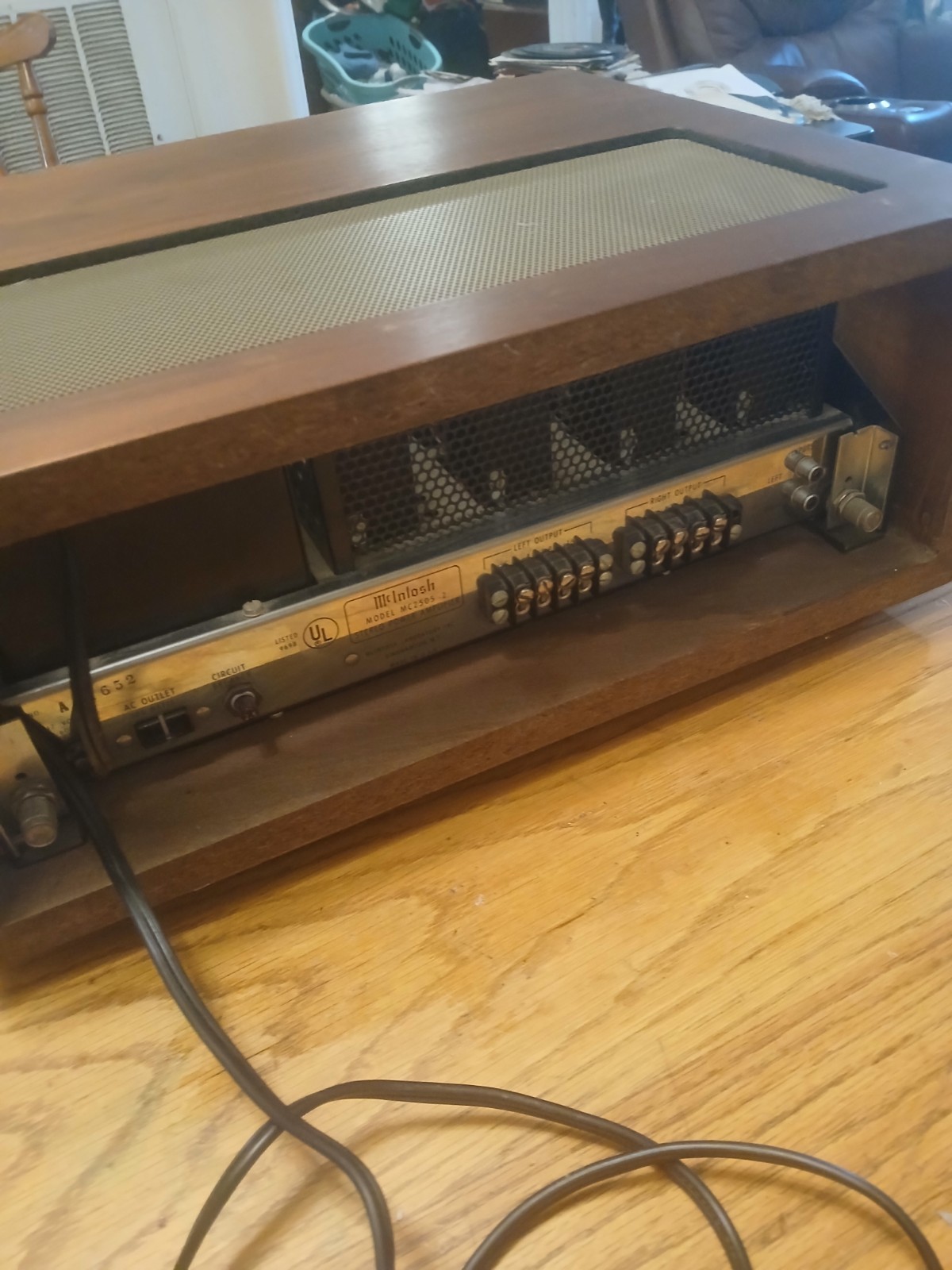 Mcintosh Amplifier Mc 2505 In Working Condition With Wood Case And Manual