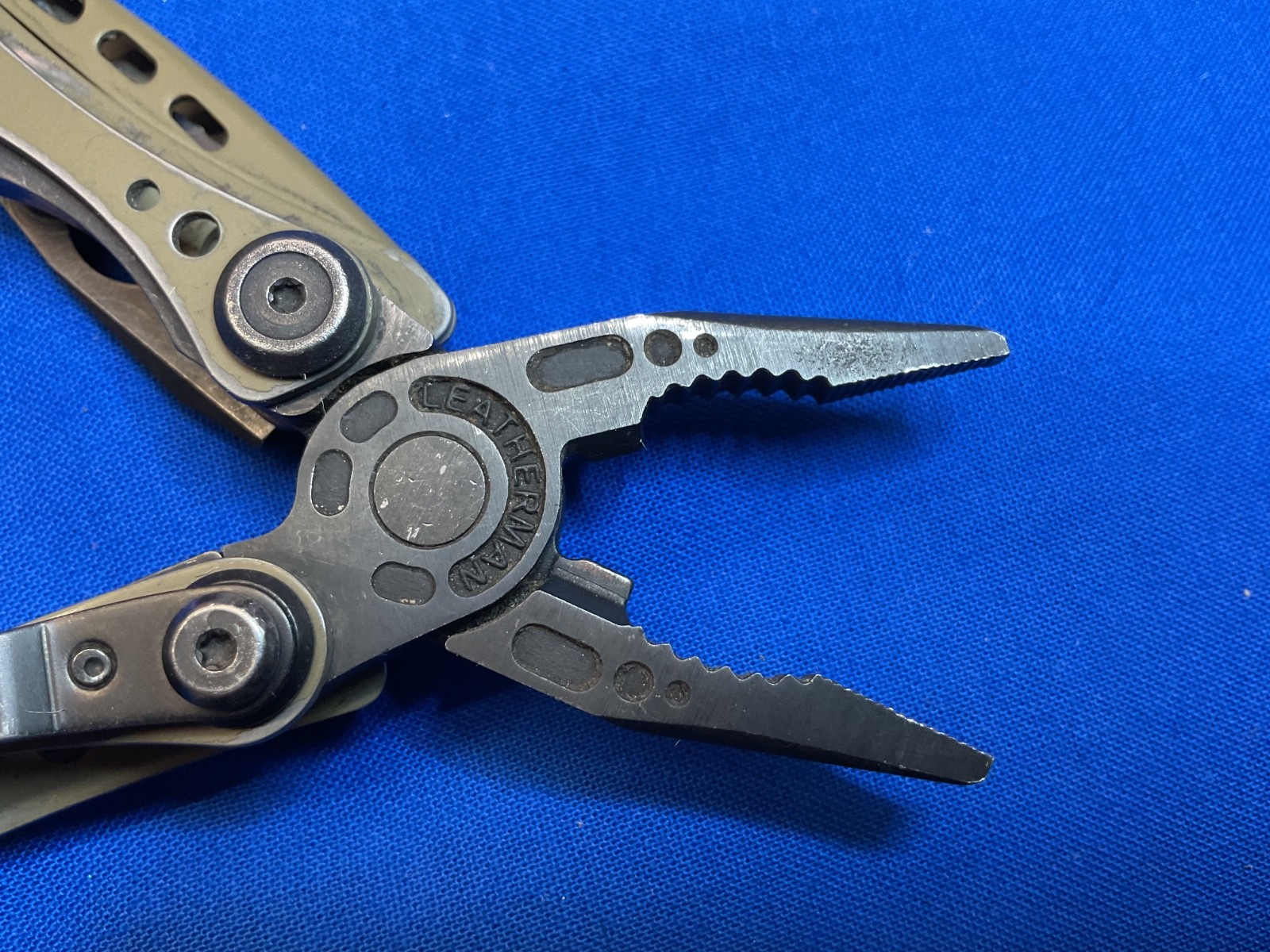 Leatherman Skeletool Multi Tool Knife Pliers