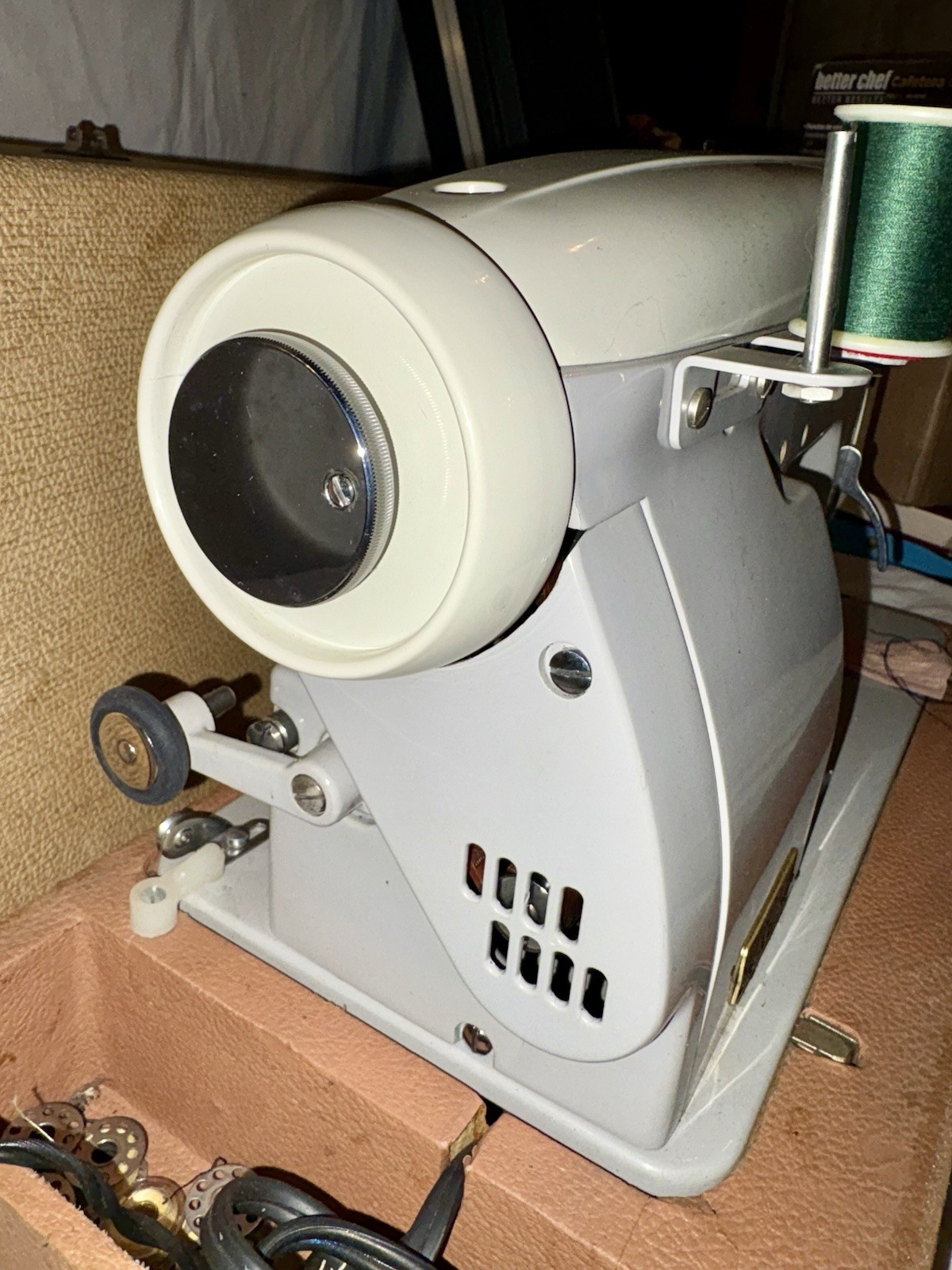 VINTAGE 1967 DOMESTIC ZIG-ZAF DIAL A STITCH MODEL 1665 SEWING MACHINE-WORKS WELL