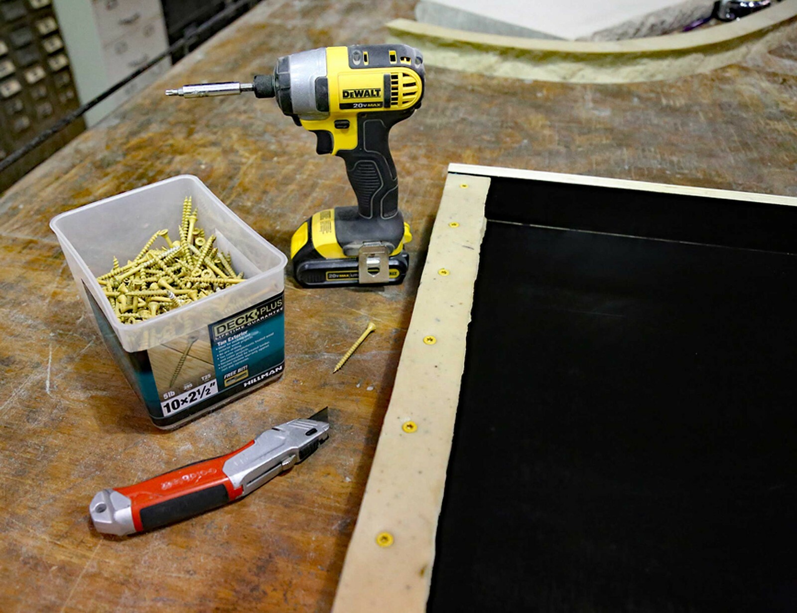 Stone Master Molds Chiseled Edge Concrete Countertop Edge Form Liner 10'x3"