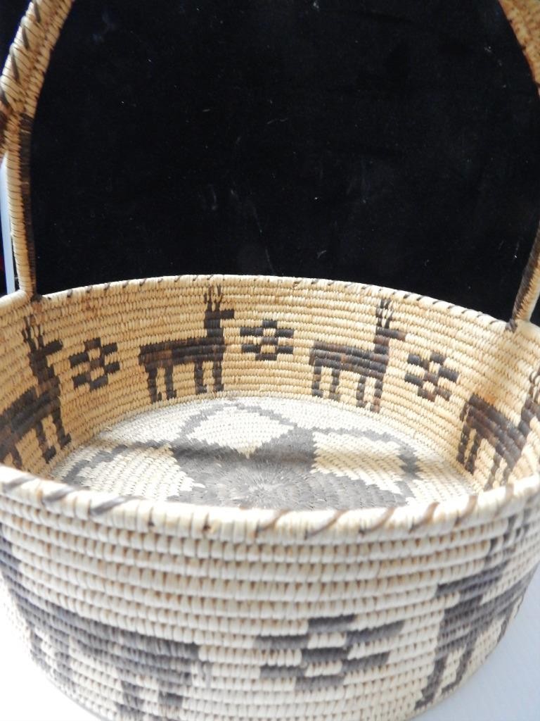 GIANT WORLD CLASS OLD  VINTAGE PAPAGO INDIAN DEER PICTORIAL BASKET - CLEAN !