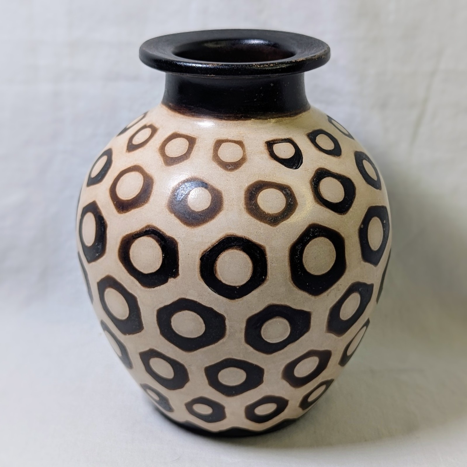 Segundo Carmen Chulucanas Peru Art Pottery Vase Signed Geometric Black Cream 6"