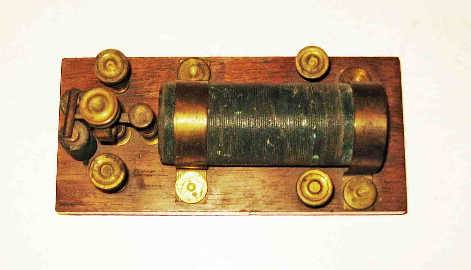 RARE c1845 DANIEL DAVIS Jr Boston QUACK MEDICAL ELECTRICAL COIL /BRASS BALL FEET