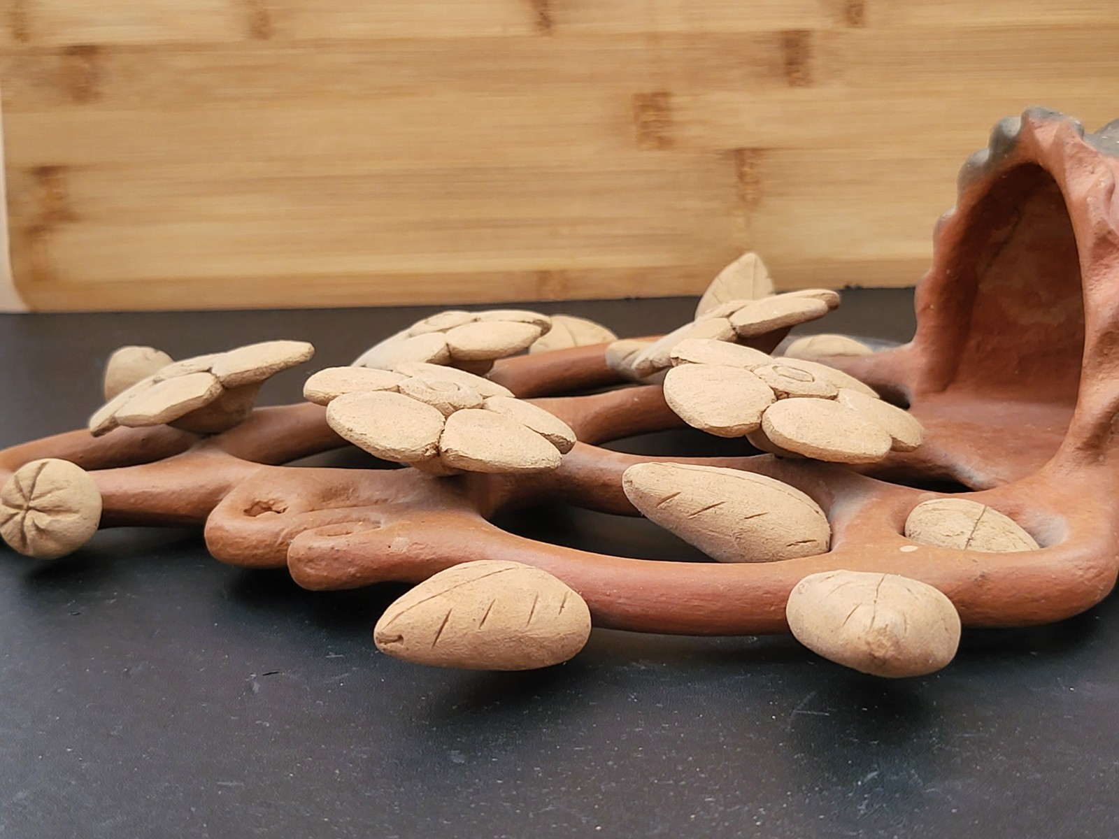 Vtg Mexican Folk Art Tree of Life Flowers Leaves Terra Cotta Wall Planter 14¼"