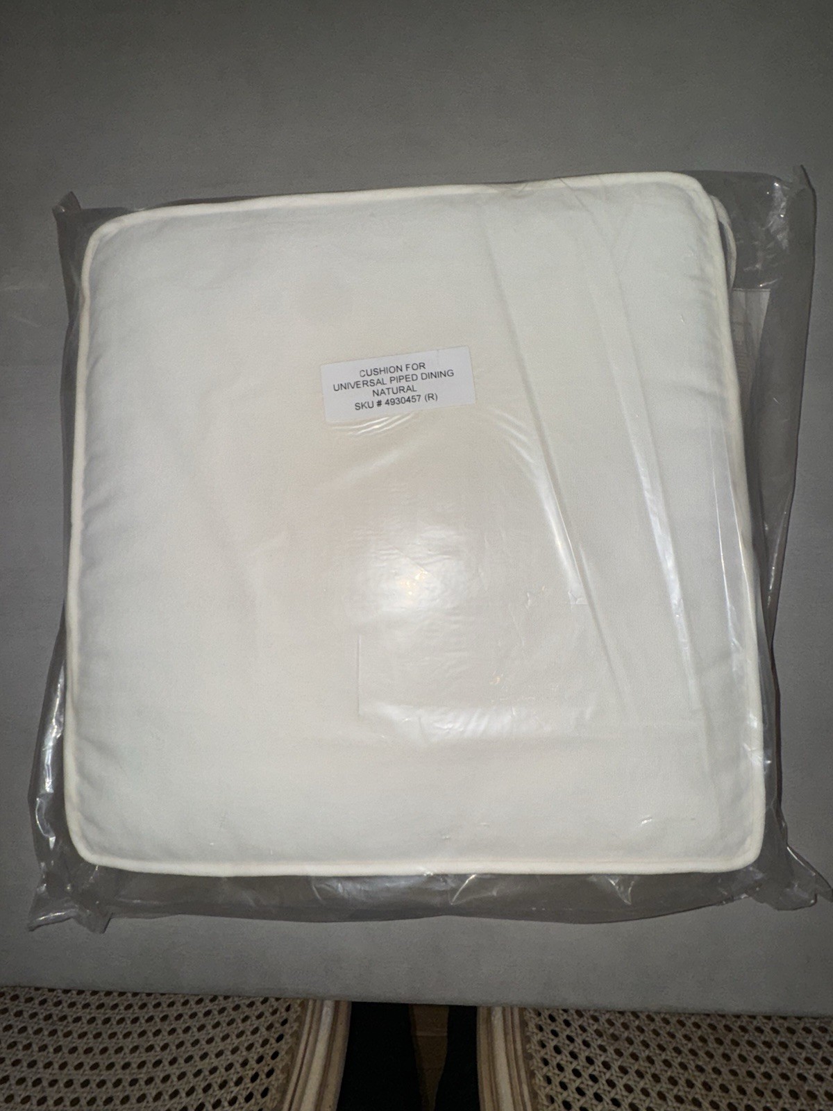 1 POTTERY BARN Piped Universal Outdoor Dining Chair Cushion Natural-New