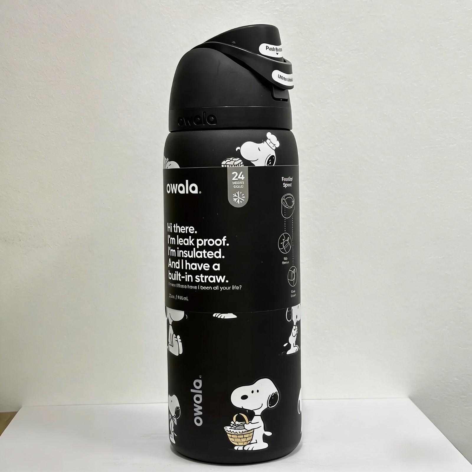 Brand new Owala Snoopy stainless steel insulated water bottle flip lock 32oz
