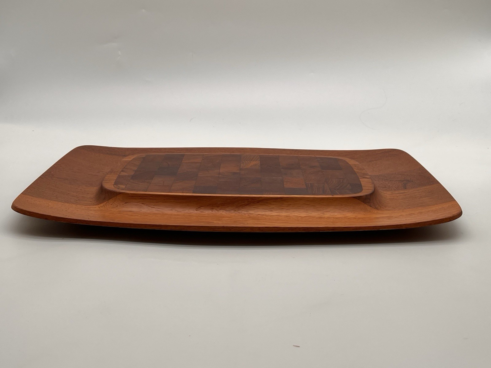 Large DANSK DESIGN IHQ Denmark Staved Teak Cutting Board Ducks Logo 18 x 12" MCM