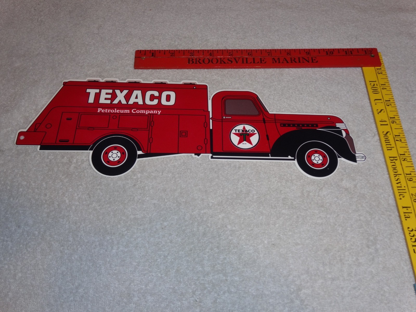 VINTAGE TEXACO PETROLEUM CO. TRUCK 16" METAL SERVICE STATION GASOLINE & OIL SIGN