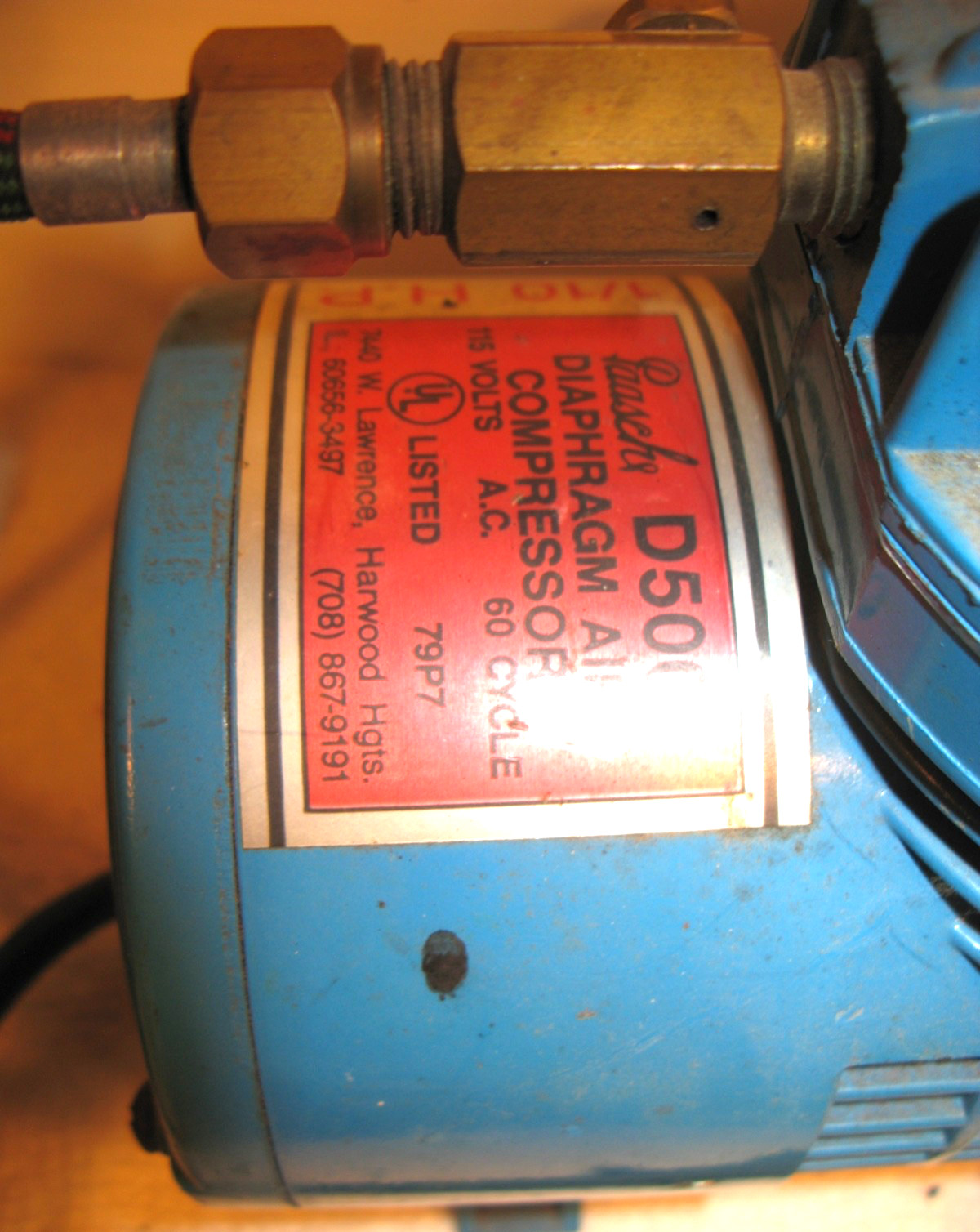 Paasche D500 Diaphragm Air Compressor 115V, 60Hz, 1/10 HP, 3 AMP w/ Air Brush