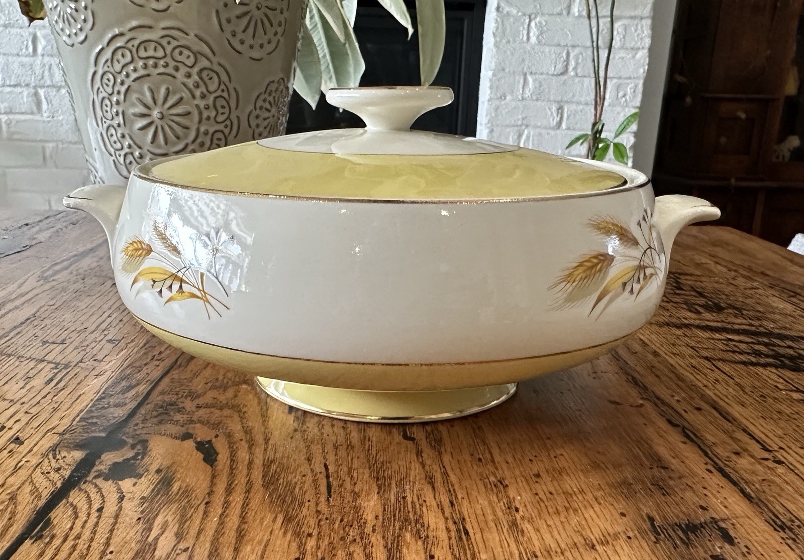 Vtg century autumn gold Wheat, Ohio covered casserole dish, vegetable pot W/Lid