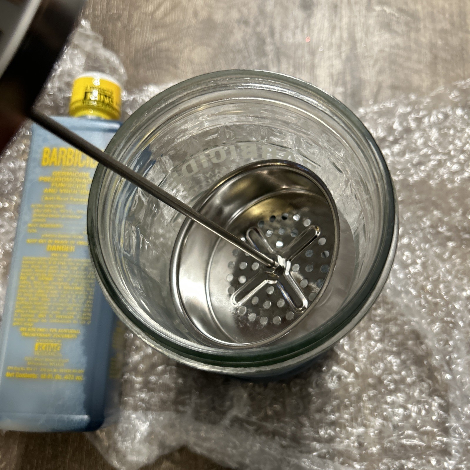 BARBER SALON BARBICIDE SANITIZING TOOL GLASS JAR 21 OZ With Barbicide Included.