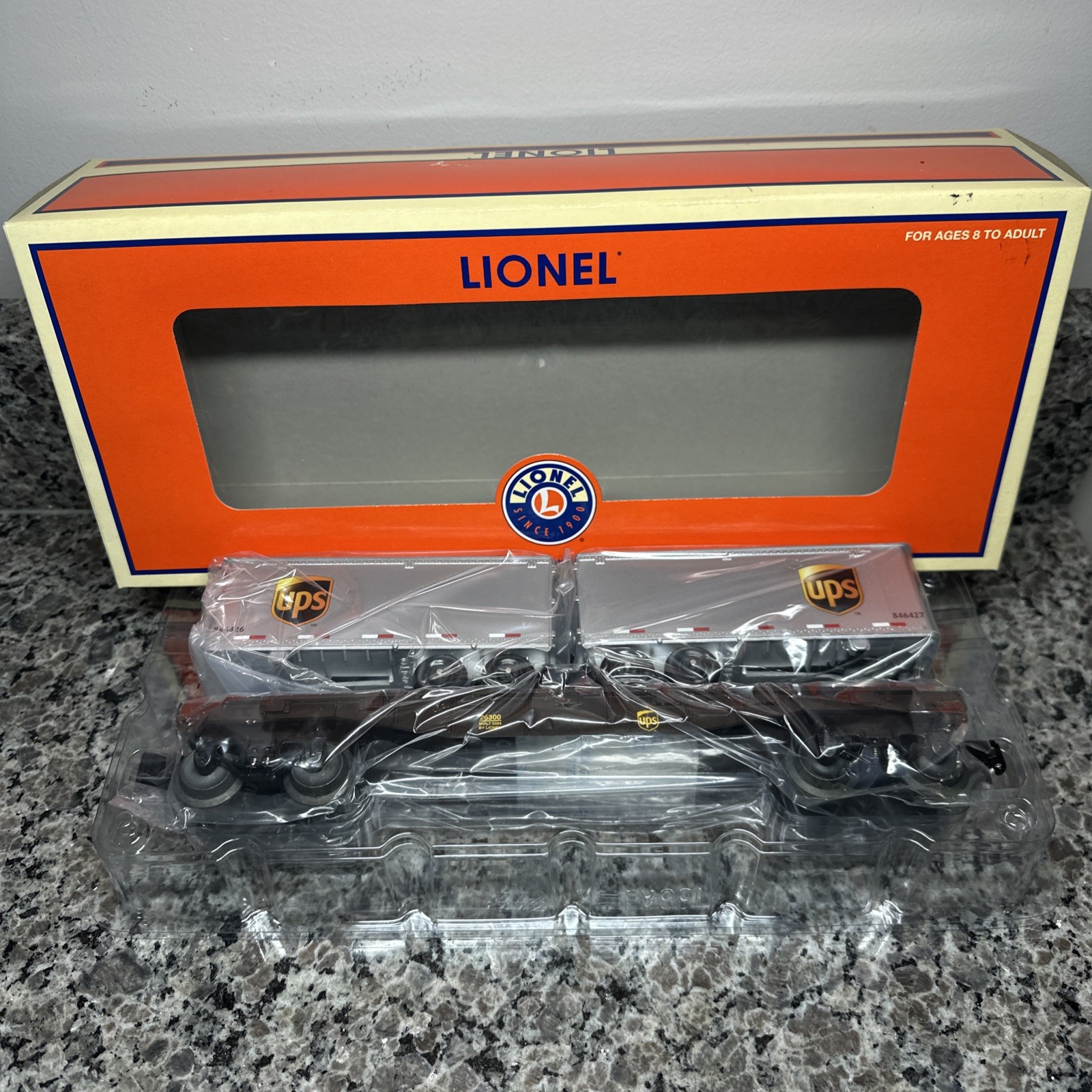 Lionel O Gauge 6-26300 UPS Piggy Back Tralier Flat Car w Box
