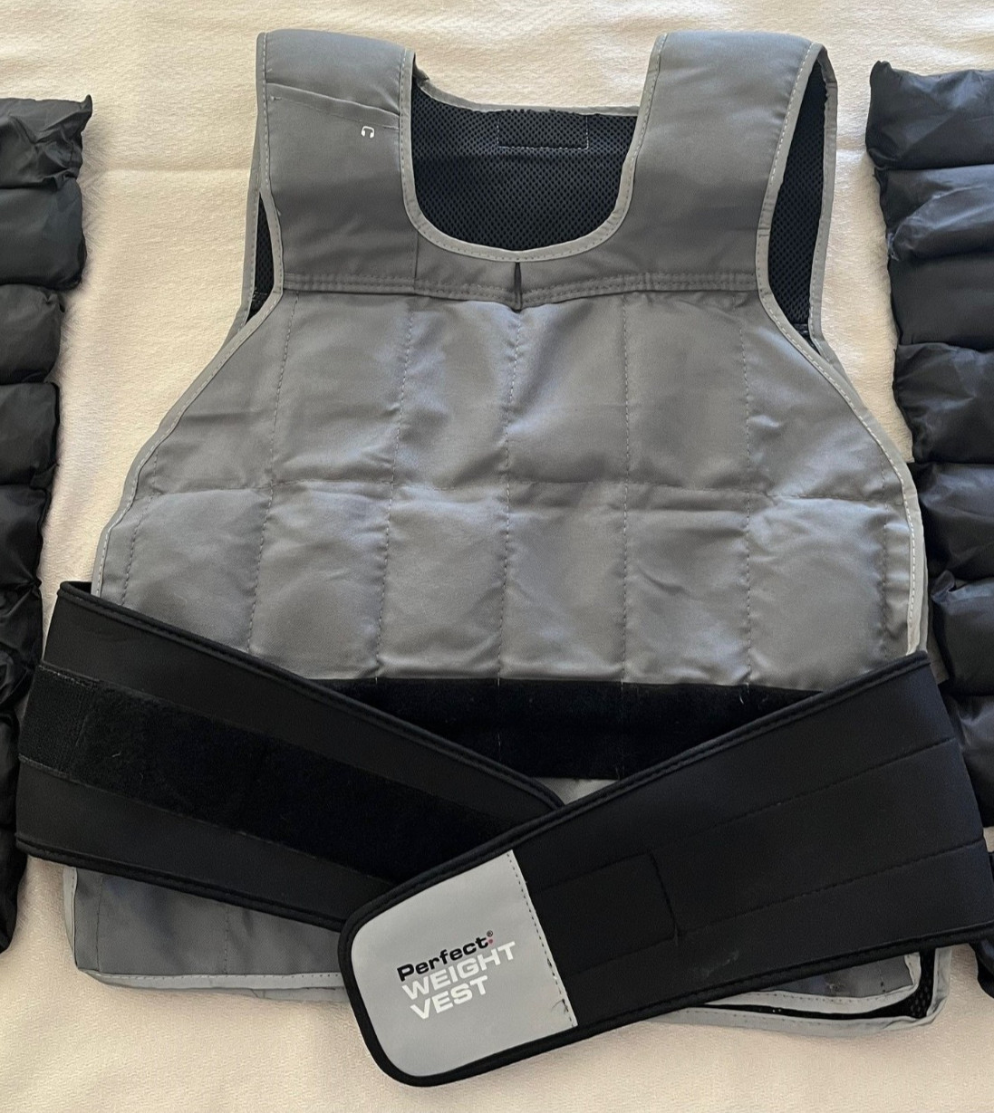 Up to 40LB WEIGHT VEST - Perfect Fitness - 1-40lb Adjustable. Barely Used