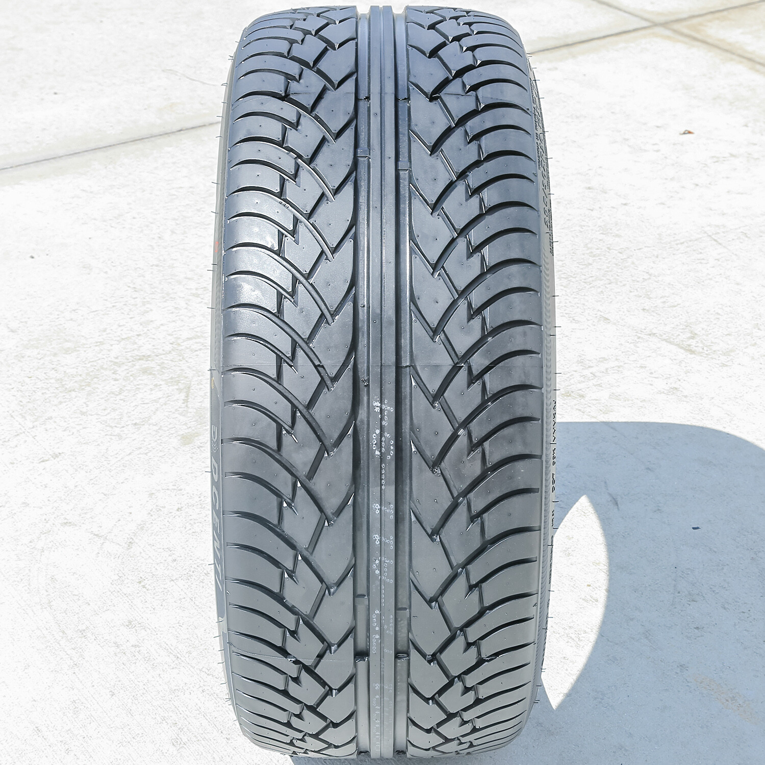 Tire Dcenti D9000 305/30R26 109W XL A/S High Performance
