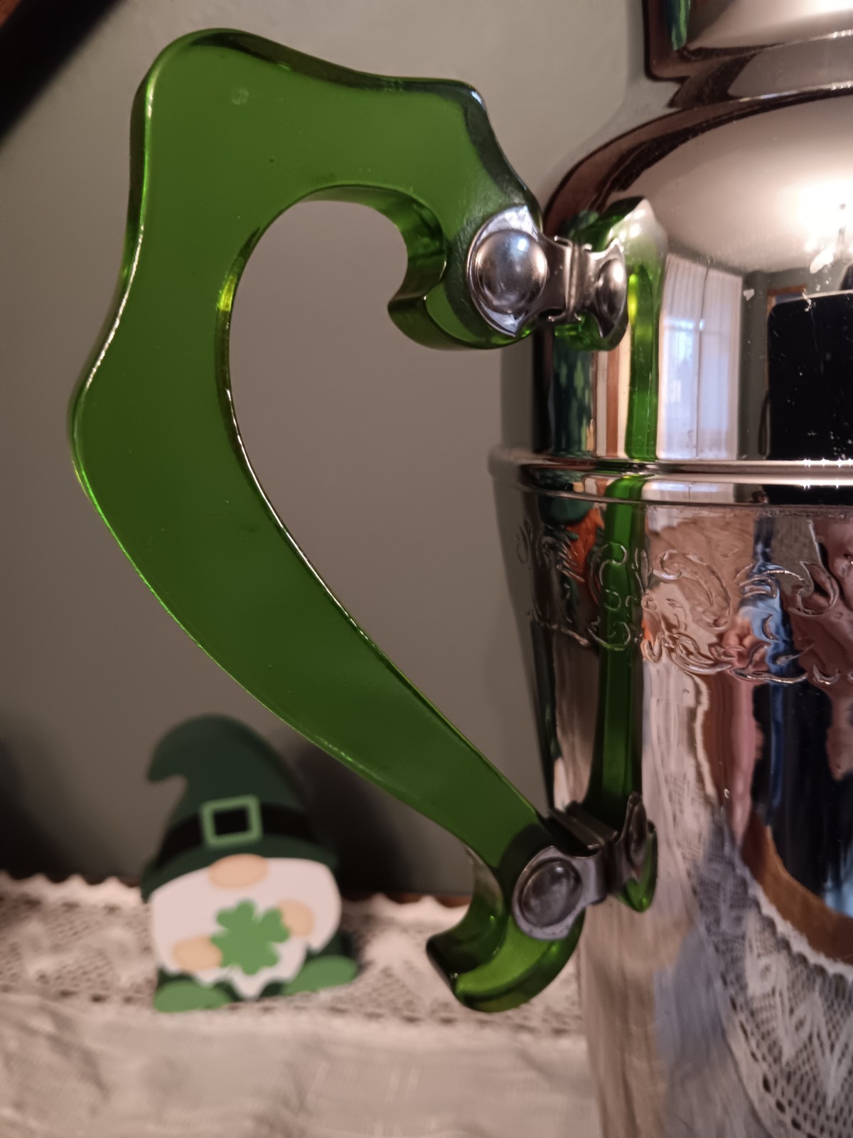 Vintage Art Deco Chrome Cocktail Shaker With Rare Avocado Green Bakelight Handle