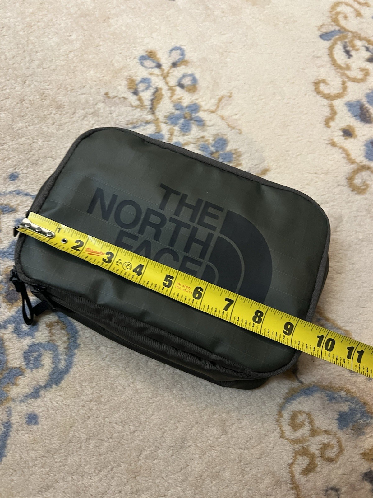 RARE Green The North Face Base Camp Voyager Unisex Toiletry Kit Bag Travel Hike